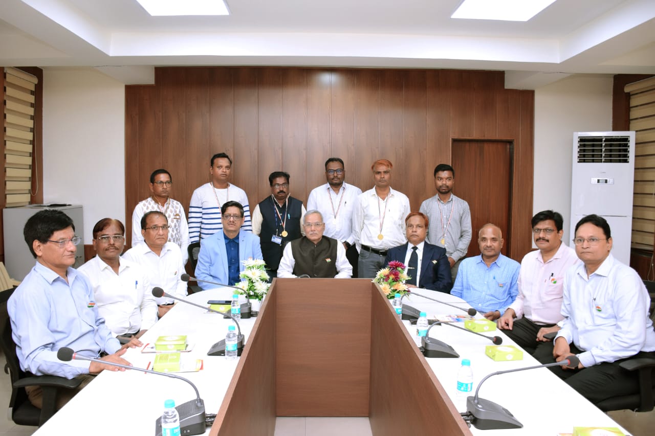 विद्युत पारेषण कंपनी में उत्कृष्ट कार्य के लिए छह कर्मी पुरस्कृत विद्युत पारेषण कंपनी में उत्कृष्ट कार्य के लिए छह कर्मी पुरस्कृत