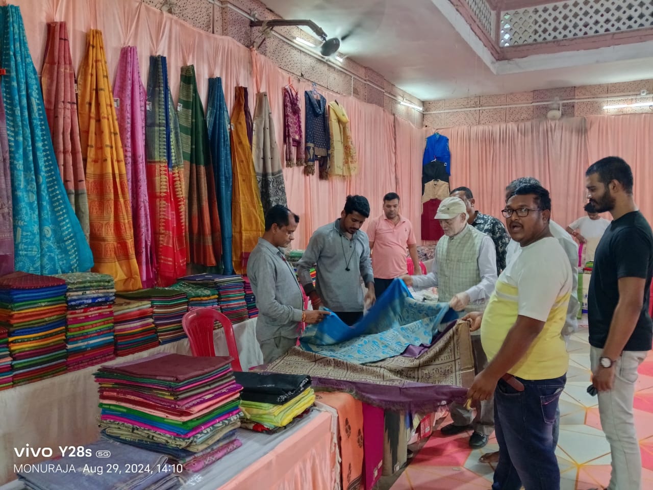 राज्य स्तरीय 8 दिवसीय हाथकरघा प्रदर्शनी शुरू राज्य स्तरीय 8 दिवसीय हाथकरघा प्रदर्शनी शुरू