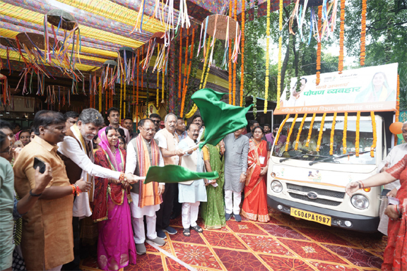 मुख्यमंत्री ने सुपोषण रथ को हरी झंडी दिखाकर किया रवाना मुख्यमंत्री ने सुपोषण रथ को हरी झंडी दिखाकर किया रवाना