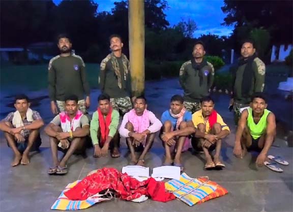 बीजापुर जिले में अलग-अलग थाना क्षेत्र से 13 माओवादी गिरफ्तार बीजापुर जिले में अलग-अलग थाना क्षेत्र से 13 माओवादी गिरफ्तार