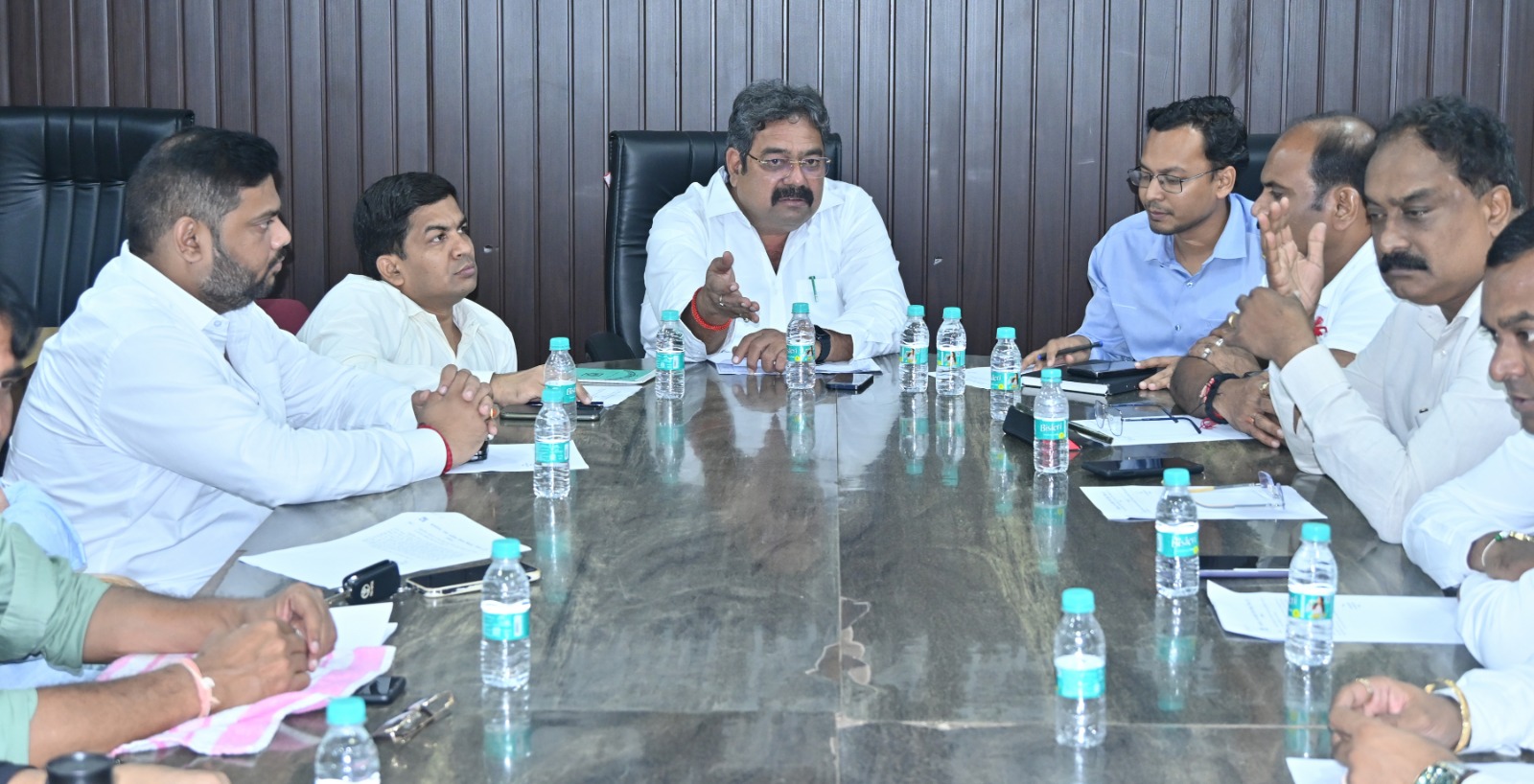 त्यौहारी सिजन को देखते हुए सभी वार्डो की लाईट व्यवस्था सुदृड़ होगी त्यौहारी सिजन को देखते हुए सभी वार्डो की लाईट व्यवस्था सुदृड़ होगी