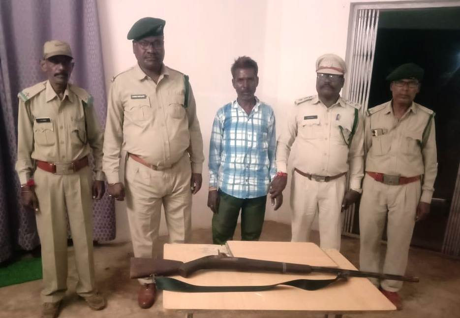 वन विभाग ने हनुमान लंगूरों के अवैध शिकार के मुख्य आरोपी को किया गिरफ्तार वन विभाग ने हनुमान लंगूरों के अवैध शिकार के मुख्य आरोपी को किया गिरफ्तार