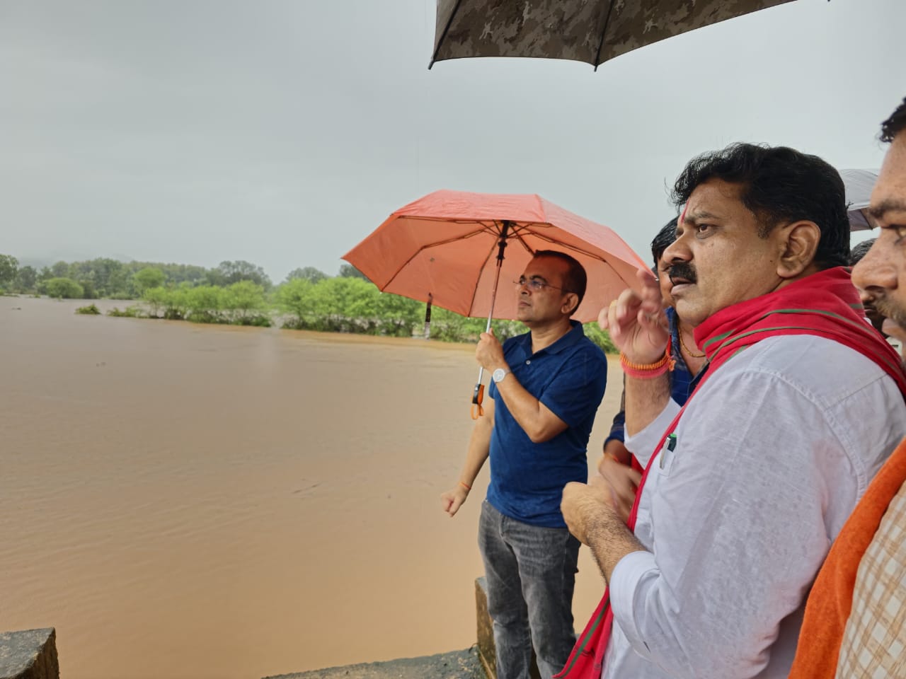 उपमुख्यमंत्री विजय शर्मा ने कबीरधाम जिले में बाढ़ प्रभावित क्षेत्रों का किया निरीक्षण उपमुख्यमंत्री विजय शर्मा ने कबीरधाम जिले में बाढ़ प्रभावित क्षेत्रों का किया निरीक्षण