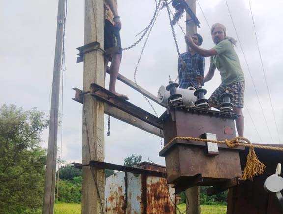 बगिया स्थित मुख्यमंत्री कैंप कार्यालय से मिल रही हैं ग्रामीणों को सुविधाएं बगिया स्थित मुख्यमंत्री कैंप कार्यालय से मिल रही हैं ग्रामीणों को सुविधाएं