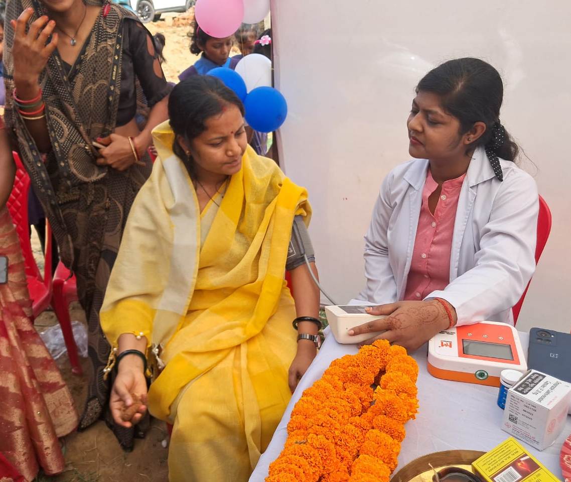 मंत्री श्रीमती राजवाड़े ने आंगनबाड़ी केंद्र बीरपुर में वजन त्यौहार का किया शुभारंभ मंत्री श्रीमती राजवाड़े ने आंगनबाड़ी केंद्र बीरपुर में वजन त्यौहार का किया शुभारंभ