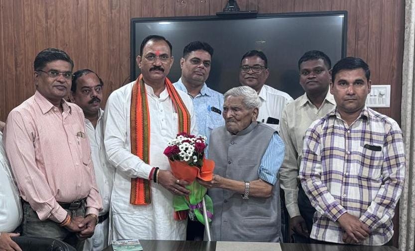 91 वर्षीय बुजुर्ग ने पेश की अद्भुत मिसाल 91 वर्षीय बुजुर्ग ने पेश की अद्भुत मिसाल