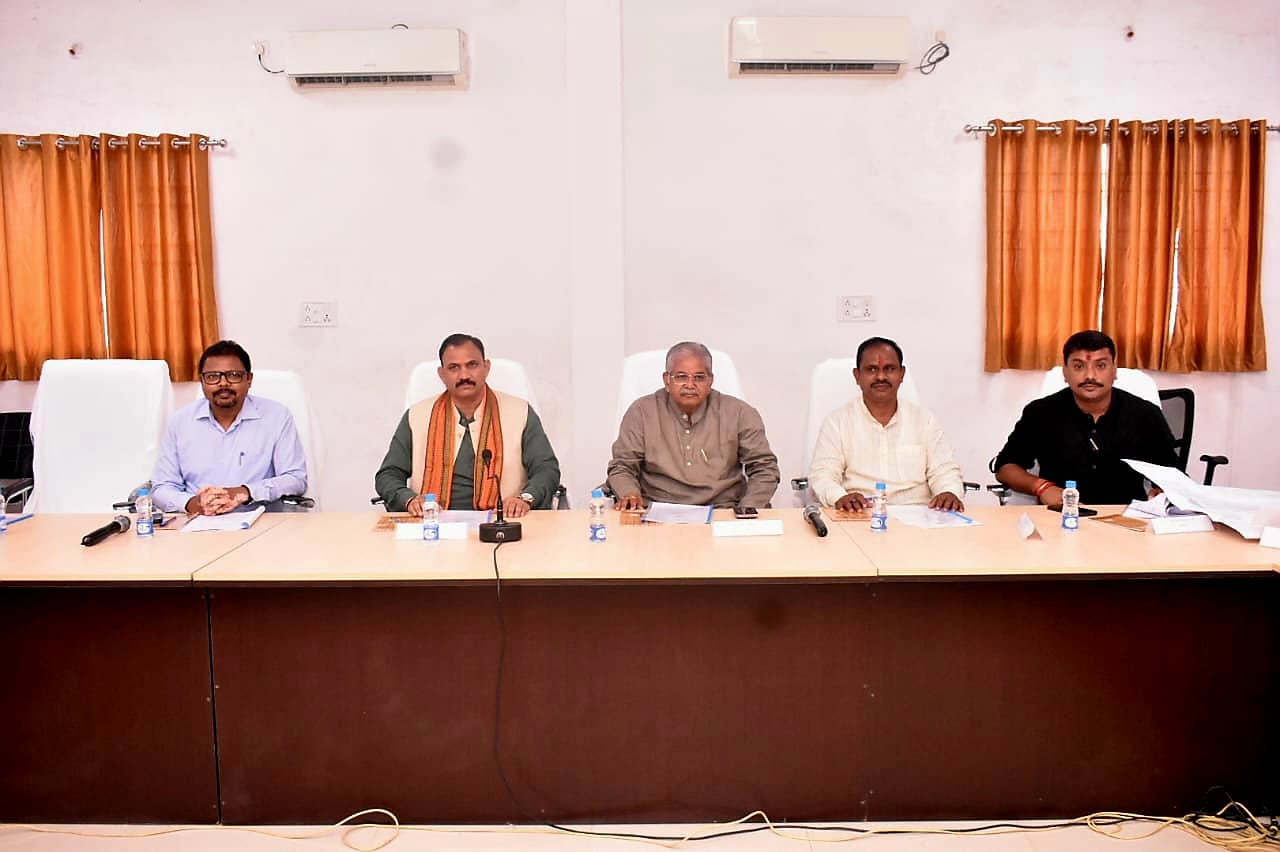 सिम्स के डीन डॉ. सहारे और अस्पताल अधीक्षक डॉ. नायक निलंबित सिम्स के डीन डॉ. सहारे और अस्पताल अधीक्षक डॉ. नायक निलंबित