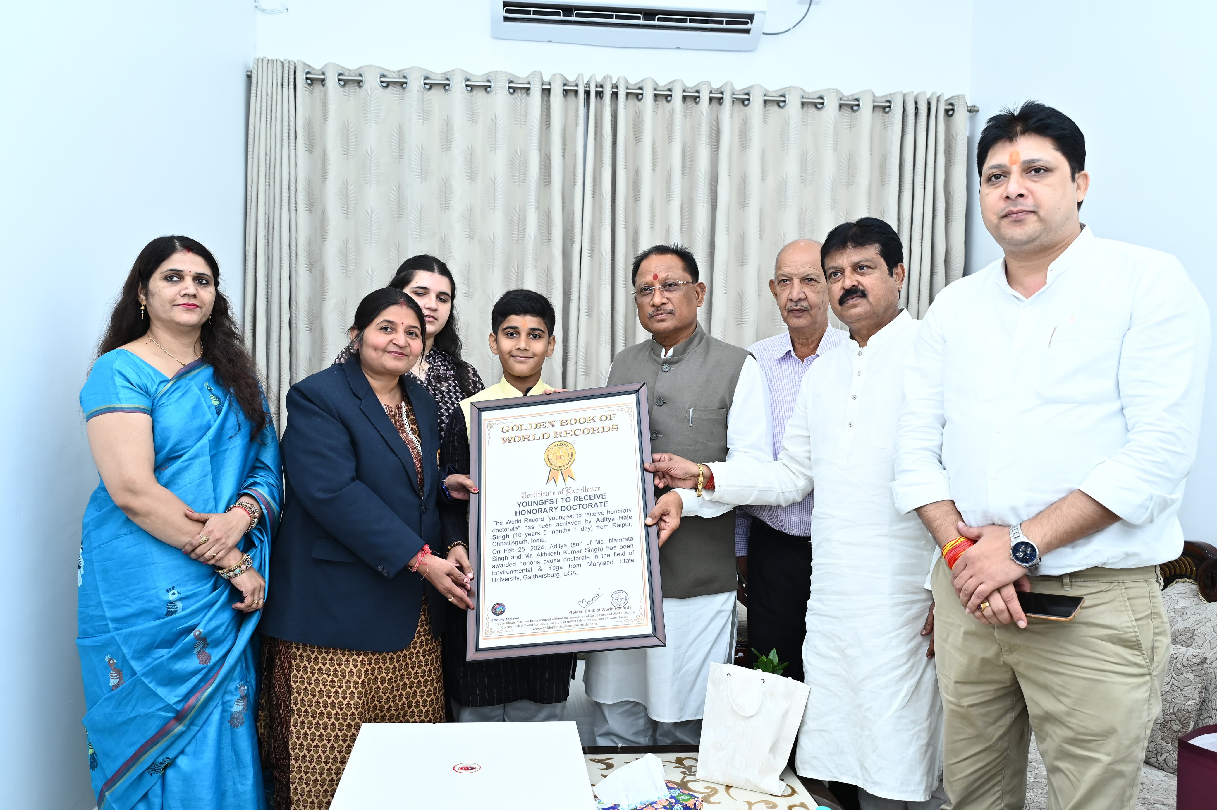 मुख्यमंत्री से बाल पर्यावरण मित्र और लिटिल योग गुरु आदित्य राजे ने की सौजन्य मुलाकात मुख्यमंत्री से बाल पर्यावरण मित्र और लिटिल योग गुरु आदित्य राजे ने की सौजन्य मुलाकात