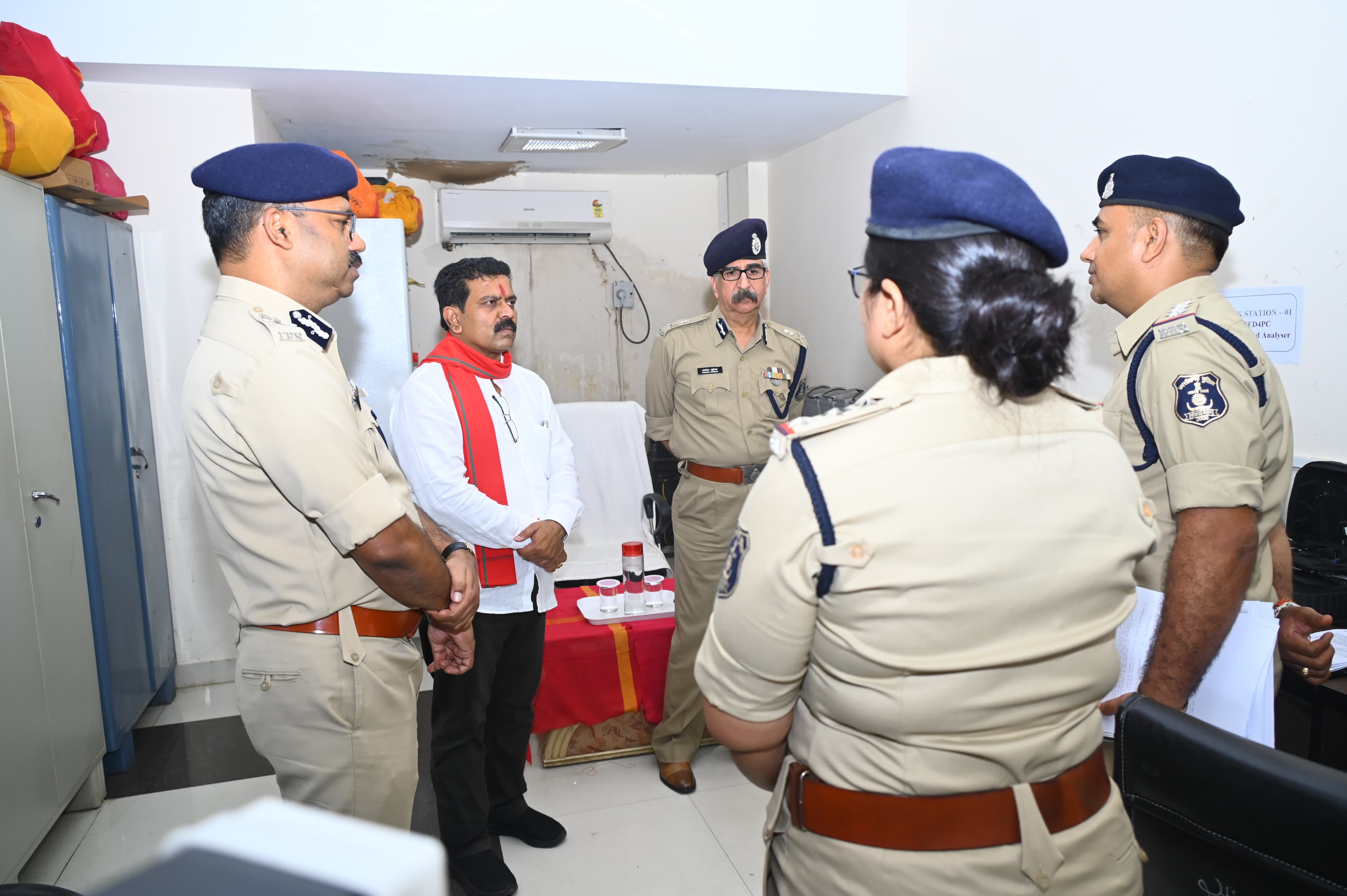 उपमुख्यमंत्री विजय शर्मा ने राज्य साइबर फॉरेंसिक लैब का किया निरीक्षण उपमुख्यमंत्री विजय शर्मा ने राज्य साइबर फॉरेंसिक लैब का किया निरीक्षण