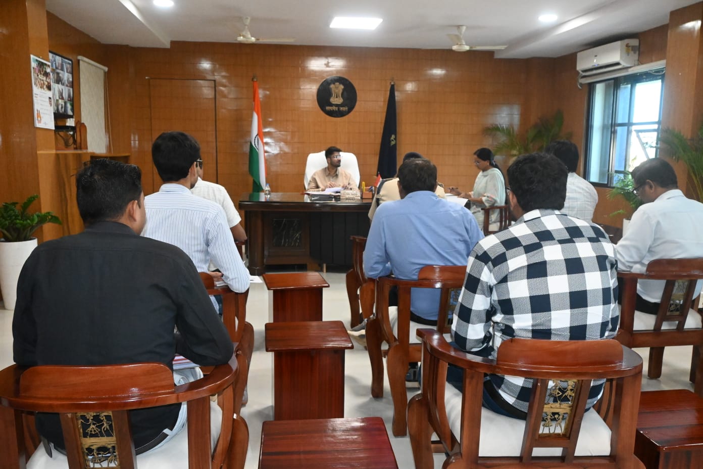 सोशल मीडिया पर जिला एवं पुलिस प्रशासन की पैनी नजर सोशल मीडिया पर जिला एवं पुलिस प्रशासन की पैनी नजर