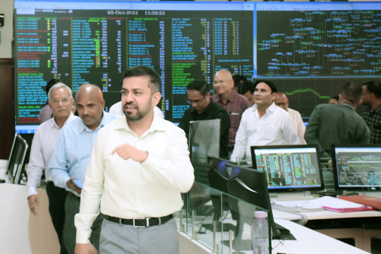 स्टेट पॉवर कंपनीज़ के अध्यक्ष डॉ. रोहित यादव ने स्टेट लोड डिस्पैच सेंटर का अवलोकन किया स्टेट पॉवर कंपनीज़ के अध्यक्ष डॉ. रोहित यादव ने स्टेट लोड डिस्पैच सेंटर का अवलोकन किया