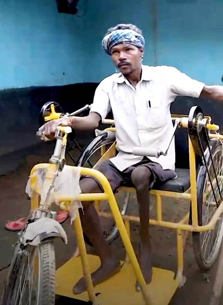 मुख्यमंत्री कैम्प कार्यालय की पहल : मंदाकिनी को सुनने के लिए नई मशीन और गुरूदेव को मिली ट्राईसाइकिल मुख्यमंत्री कैम्प कार्यालय की पहल : मंदाकिनी को सुनने के लिए नई मशीन और गुरूदेव को मिली ट्राईसाइकिल