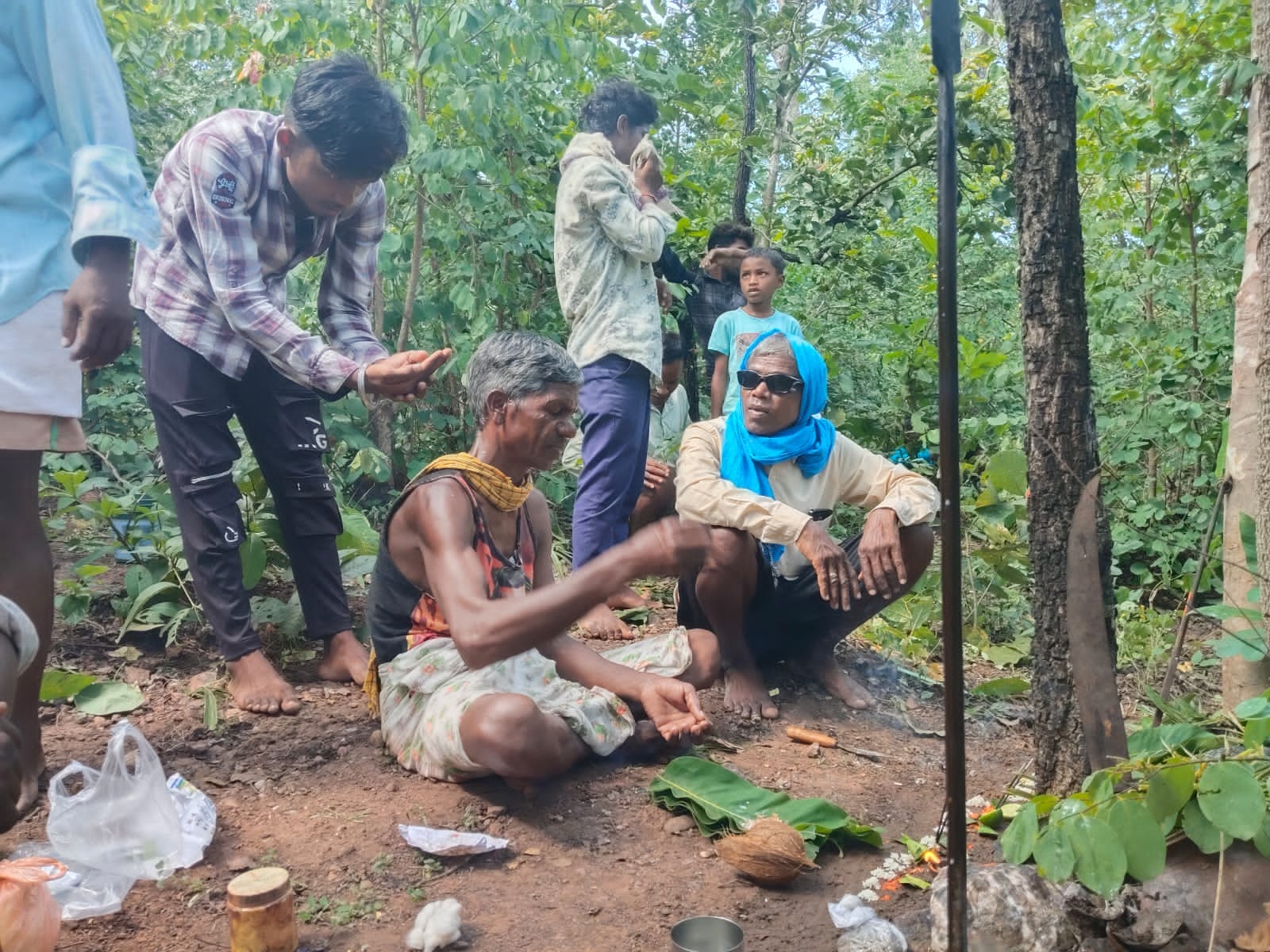 गोड़ आदिवासी समुदाय ने मनाया नवाखाई पर्व, साजा पेड़ की पूजा के साथ सम्पन्न हुआ आयोजन गोड़ आदिवासी समुदाय ने मनाया नवाखाई पर्व, साजा पेड़ की पूजा के साथ सम्पन्न हुआ आयोजन