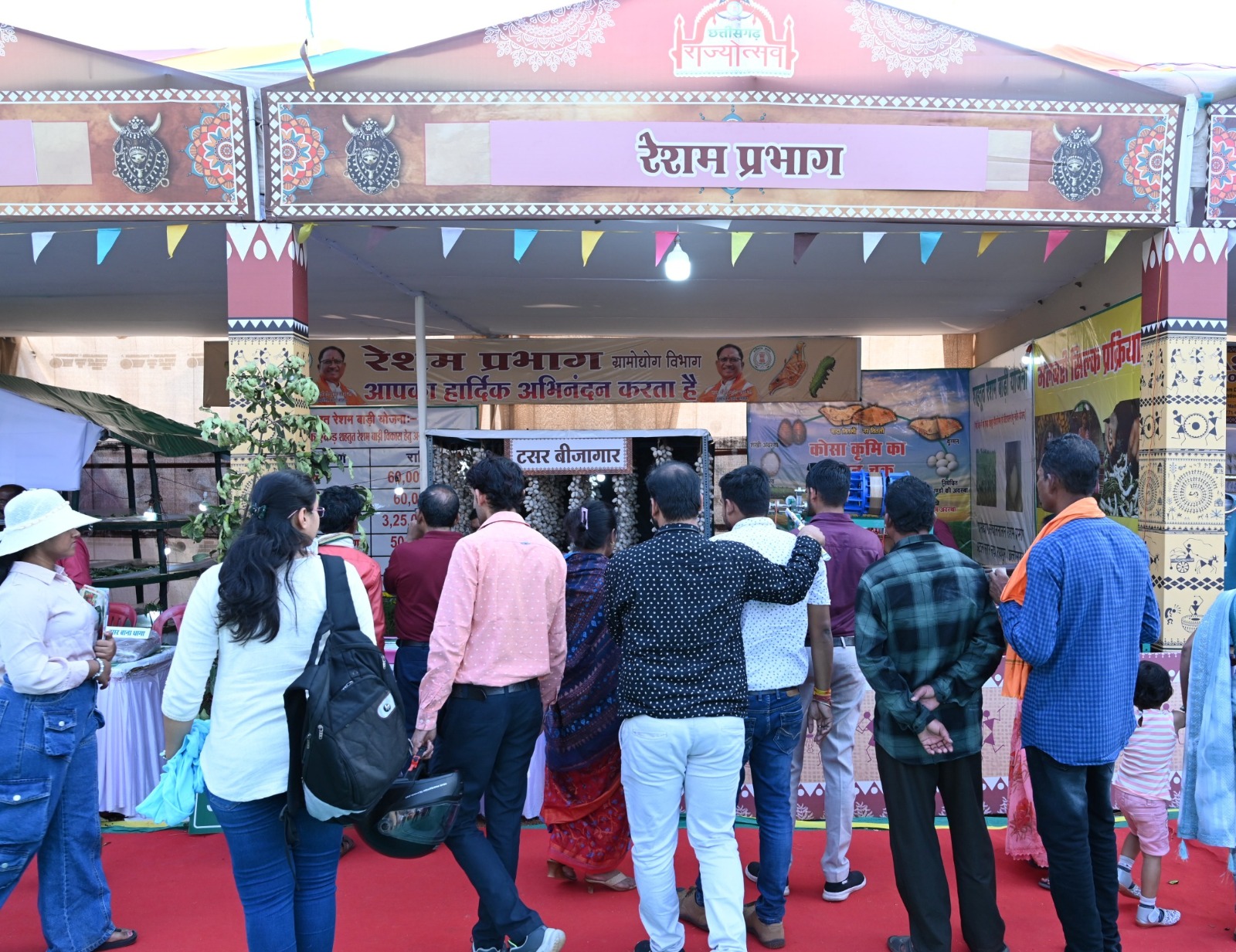 राज्योत्सव शिल्पग्राम में दिखी छत्तीसगढ़ की कला-संस्कृति की झलक राज्योत्सव शिल्पग्राम में दिखी छत्तीसगढ़ की कला-संस्कृति की झलक