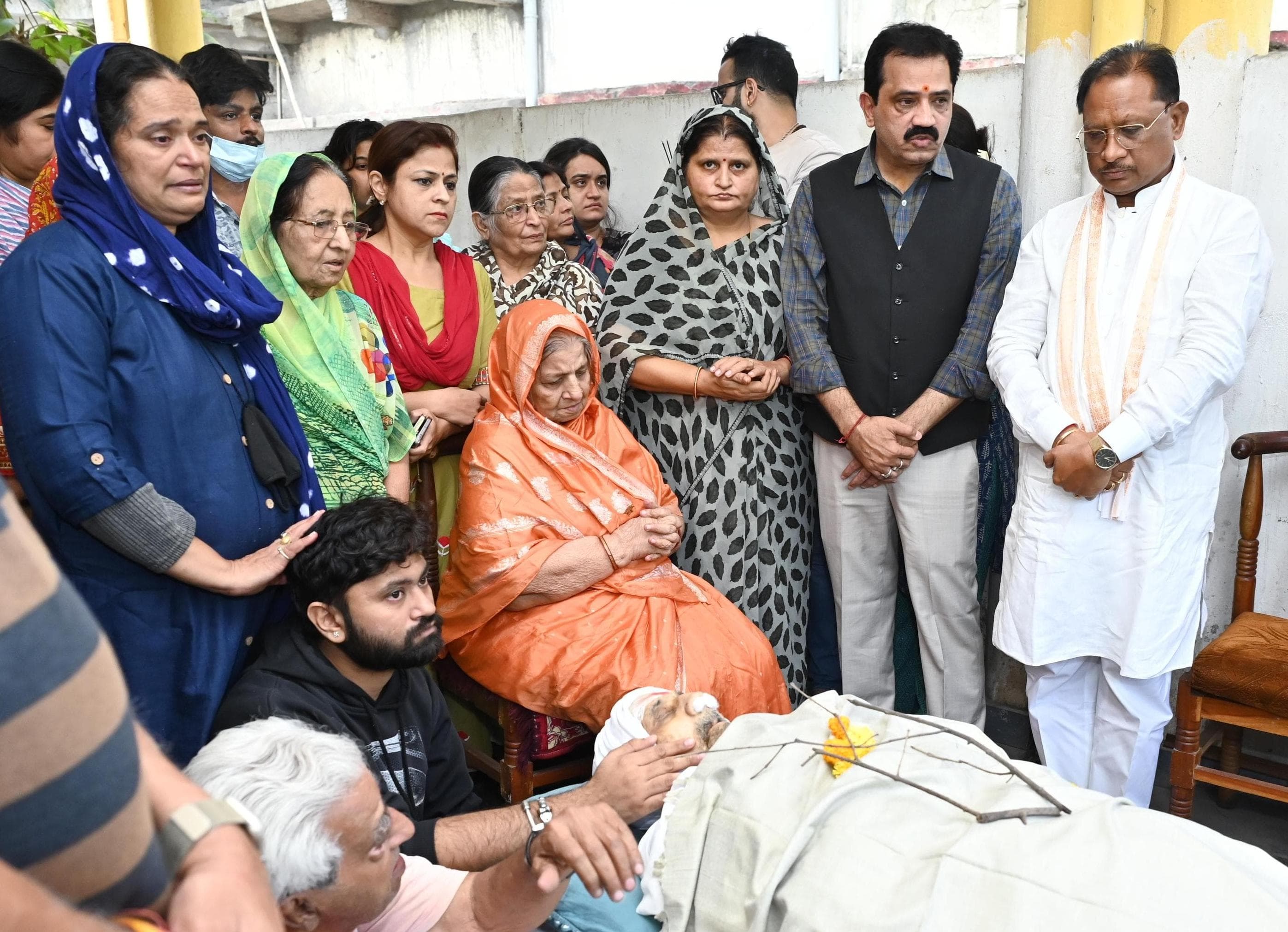 मुख्यमंत्री विष्णु देव साय ने पूर्व राज्यसभा सांसद स्व. गोपाल व्यास के अंतिम दर्शन में शामिल होकर दी भावभीनी श्रद्धांजलि मुख्यमंत्री विष्णु देव साय ने पूर्व राज्यसभा सांसद स्व. गोपाल व्यास के अंतिम दर्शन में शामिल होकर दी भावभीनी श्रद्धांजलि