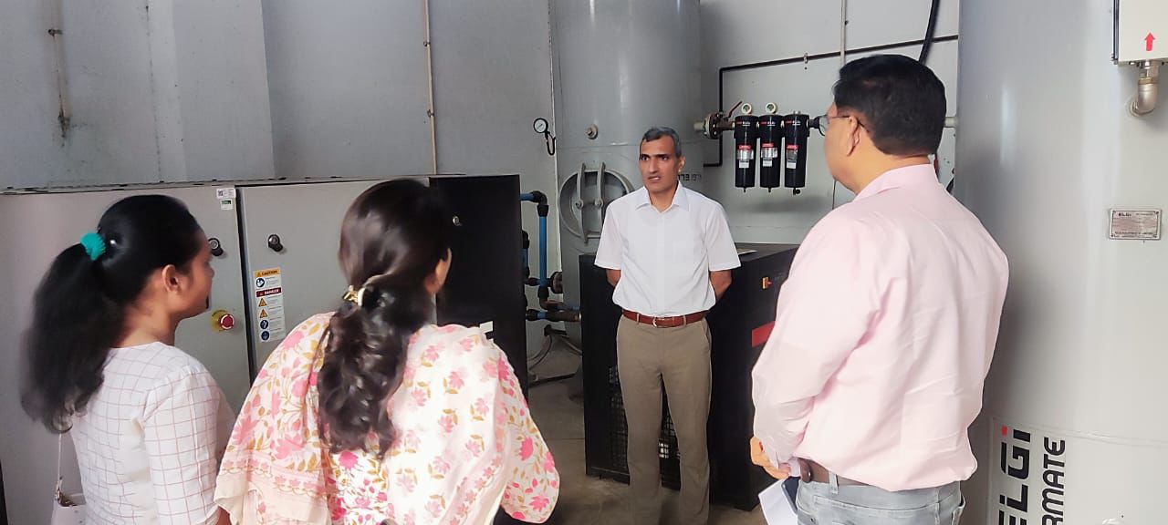 कलेक्टर ने जिला चिकित्सालय का किया निरीक्षण, ऑक्सीजन प्लांट, ब्लड बैंक और चिकित्सा सुविधाओं को देखा कलेक्टर ने जिला चिकित्सालय का किया निरीक्षण, ऑक्सीजन प्लांट, ब्लड बैंक और चिकित्सा सुविधाओं को देखा