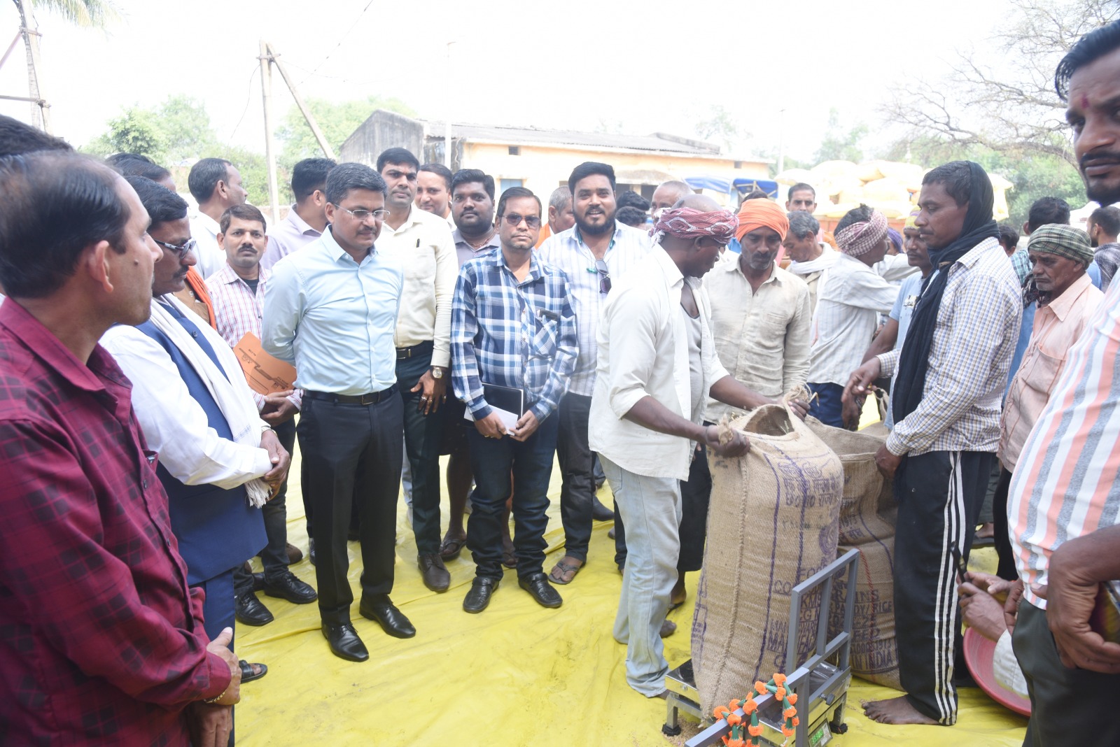 धान खरीदी महाअभियान का आगाज, किसानों में दिखा भारी उत्साह धान खरीदी महाअभियान का आगाज, किसानों में दिखा भारी उत्साह