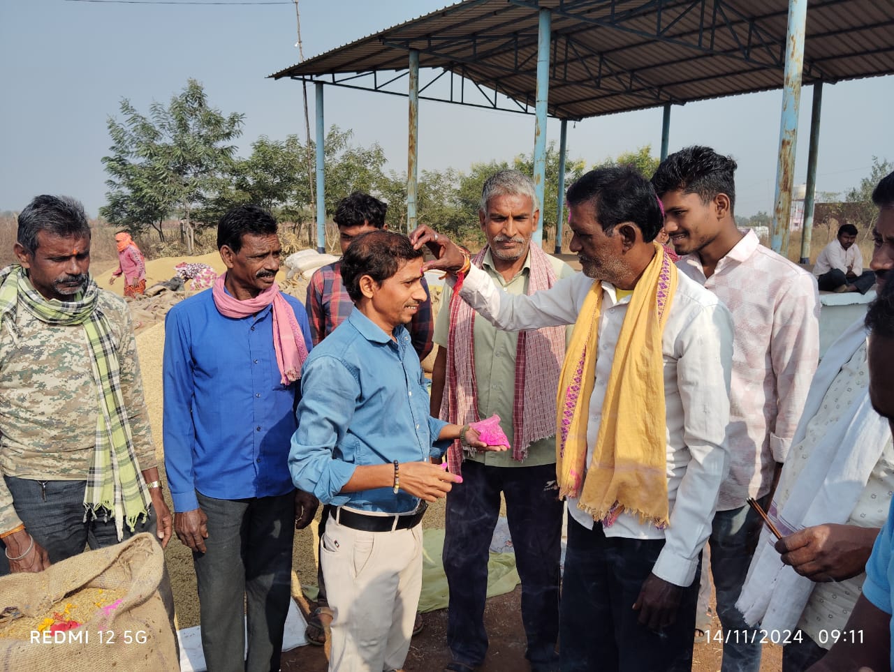 गुलजार हुआ धान खरीदी केंद्र, घर बैठे किसान ले सकते है ऑनलाइन टोकन गुलजार हुआ धान खरीदी केंद्र, घर बैठे किसान ले सकते है ऑनलाइन टोकन