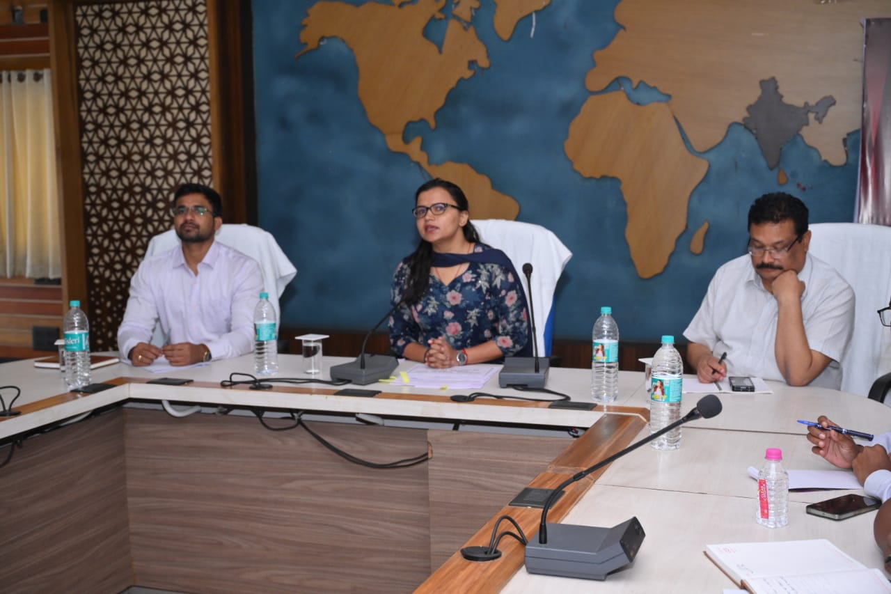 कलेक्टर ने धान खरीदी से संबंधित अधिकारियों की ली बैठक कलेक्टर ने धान खरीदी से संबंधित अधिकारियों की ली बैठक