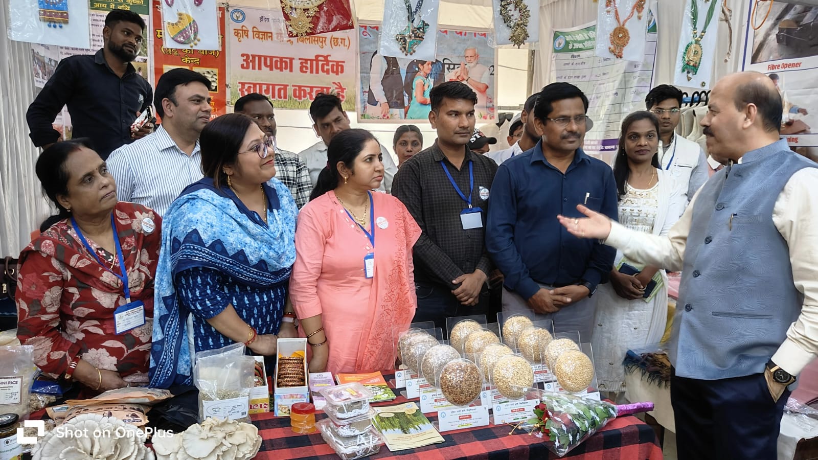 कुलपति ने किया कृषि महाविद्यालय बिलासपुर का अवलोकन कुलपति ने किया कृषि महाविद्यालय बिलासपुर का अवलोकन