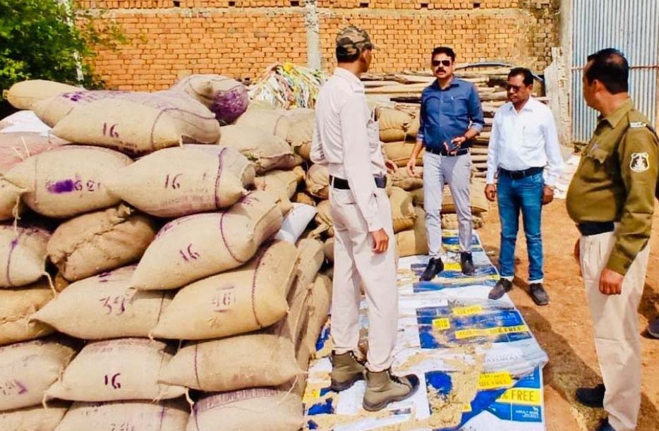 बागबाहरा अनुभाग में एसडीएम के नेतृत्व में एक ही दिन में 1590 कट्टा धान की जब्ती बागबाहरा अनुभाग में एसडीएम के नेतृत्व में एक ही दिन में 1590 कट्टा धान की जब्ती