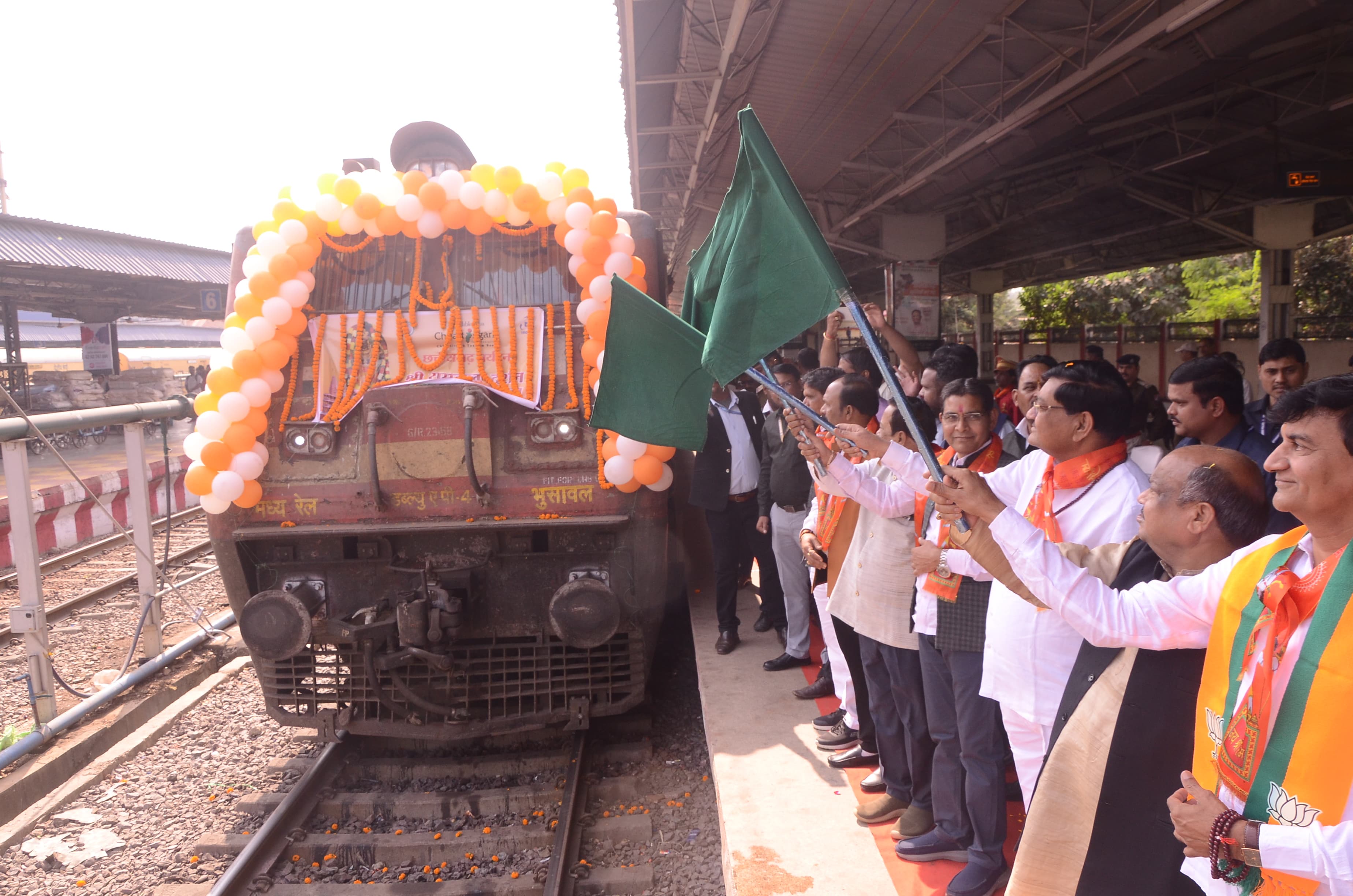 श्री रामलला दर्शन योजना: रायपुर संभाग के 850 श्रद्धालु अयोध्या धाम के लिए हुए रवाना श्री रामलला दर्शन योजना: रायपुर संभाग के 850 श्रद्धालु अयोध्या धाम के लिए हुए रवाना