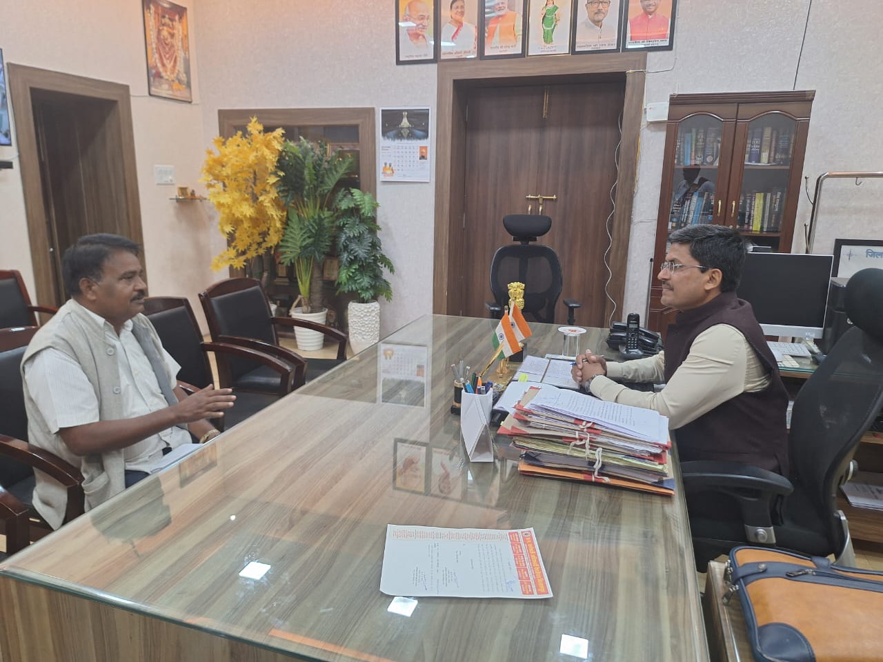 कर्मचारियों के लिए आयोजित कलेक्टर का पहला जनदर्शन कर्मचारियों के लिए आयोजित कलेक्टर का पहला जनदर्शन