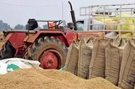 व्यवहारिक दिक्कतों के चलते धान बेचने में परेशानियों से सांसत् में किसान, ज्ञापन व्यवहारिक दिक्कतों के चलते धान बेचने में परेशानियों से सांसत् में किसान, ज्ञापन