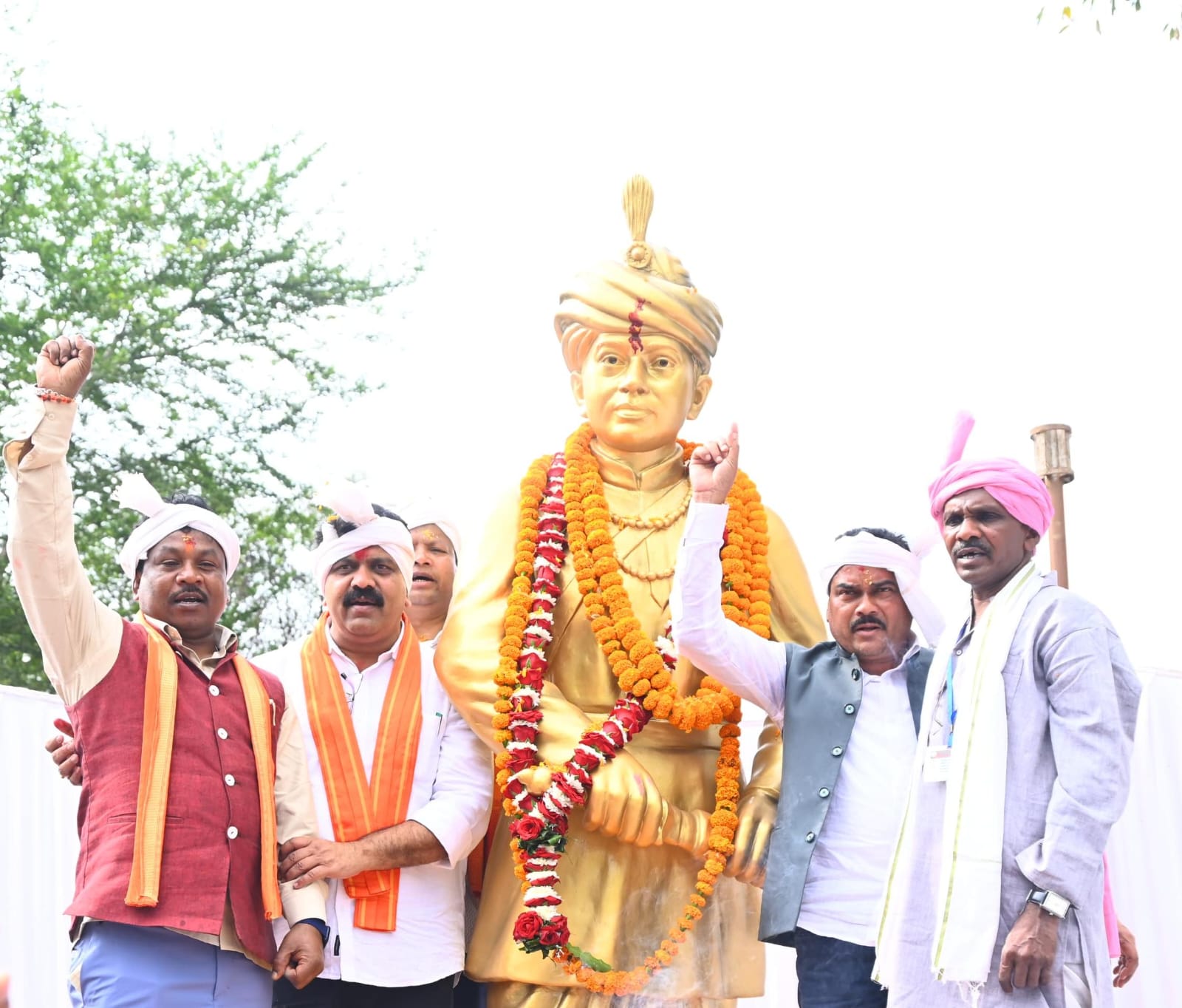 उप मुख्यमंत्री विजय शर्मा ने जगदलपुर में शहीद गेंद सिंह की प्रतिमा का किया अनावरण उप मुख्यमंत्री विजय शर्मा ने जगदलपुर में शहीद गेंद सिंह की प्रतिमा का किया अनावरण