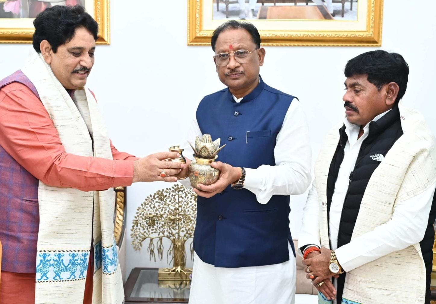 उत्तर प्रदेश के मुख्यमंत्री योगी आदित्यनाथ ने छत्तीसगढ़ के मुख्यमंत्री श्री विष्णु देव साय के लिए भेजा महाकुंभ में शामिल होने का आमंत्रण उत्तर प्रदेश के मुख्यमंत्री योगी आदित्यनाथ ने छत्तीसगढ़ के मुख्यमंत्री श्री विष्णु देव साय के लिए भेजा महाकुंभ में शामिल होने का आमंत्रण