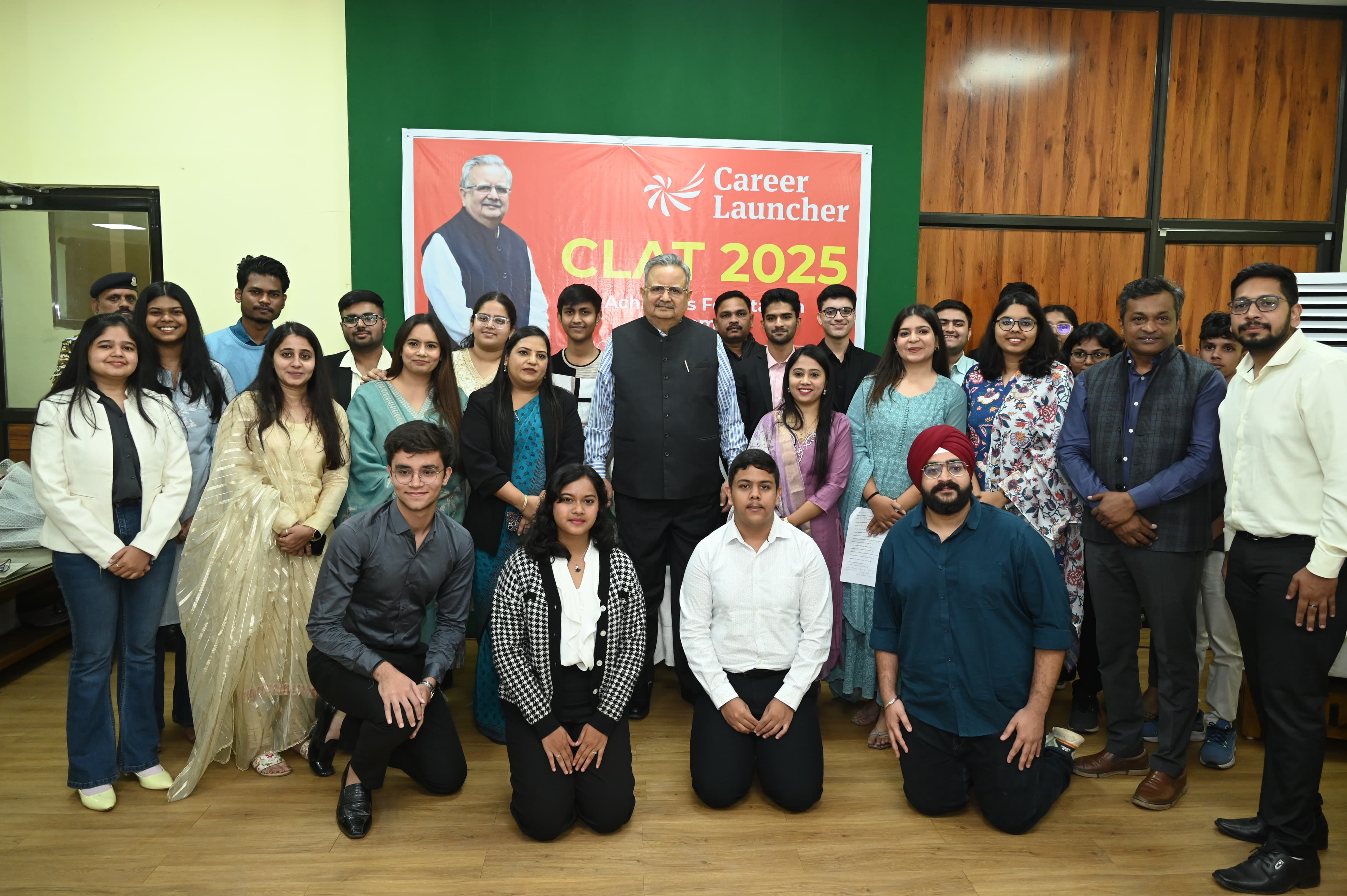 स्पीकर हाउस के सभागृह में आयोजित हुआ सम्मान कार्यक्रम, विधानसभा अध्यक्ष डॉ रमन सिंह ने क्लैट परीक्षा में उत्तीर्ण युवाओं को दीं शुभकामनाएं स्पीकर हाउस के सभागृह में आयोजित हुआ सम्मान कार्यक्रम, विधानसभा अध्यक्ष डॉ रमन सिंह ने क्लैट परीक्षा में उत्तीर्ण युवाओं को दीं शुभकामनाएं