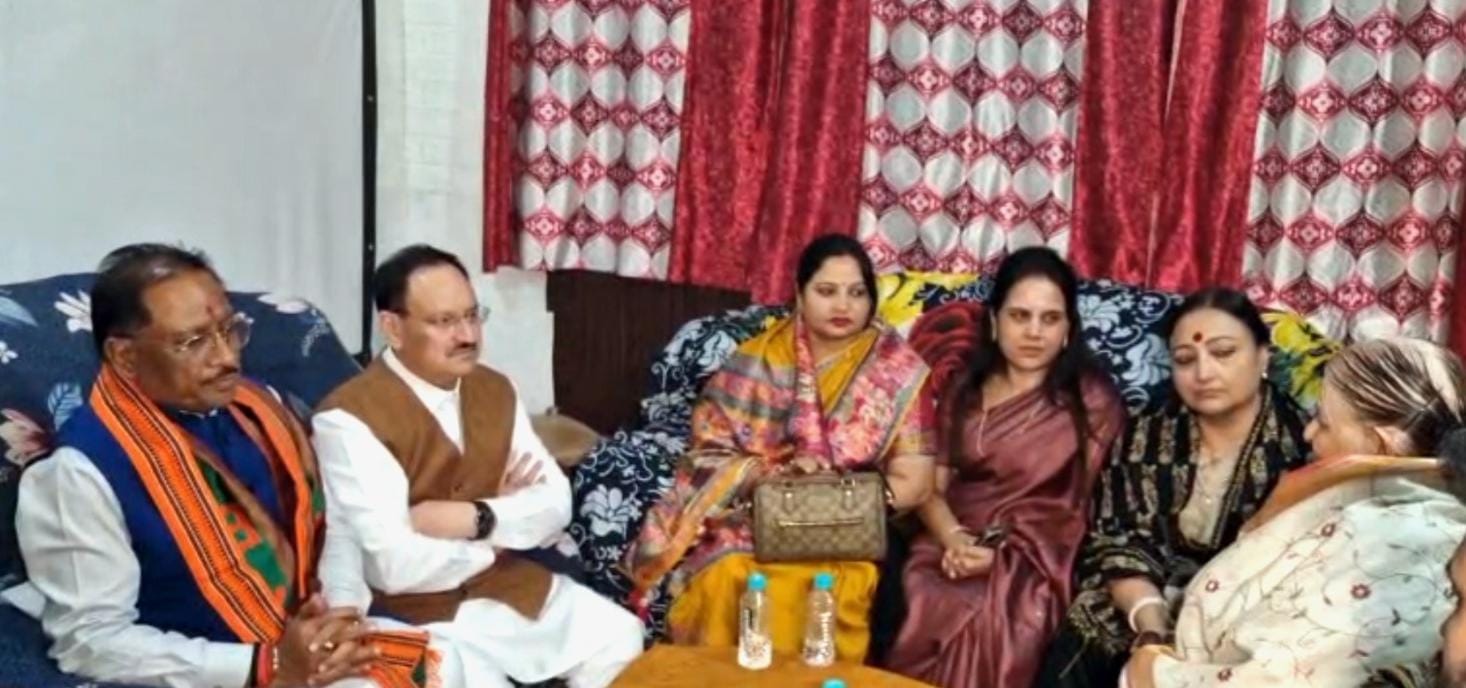 केंद्रीय स्वास्थ्य मंत्री श्री नड्डा ने पूर्व राज्यसभा सदस्य स्व गोपाल व्यास के परिजनों से की मुलाकात केंद्रीय स्वास्थ्य मंत्री श्री नड्डा ने पूर्व राज्यसभा सदस्य स्व गोपाल व्यास के परिजनों से की मुलाकात