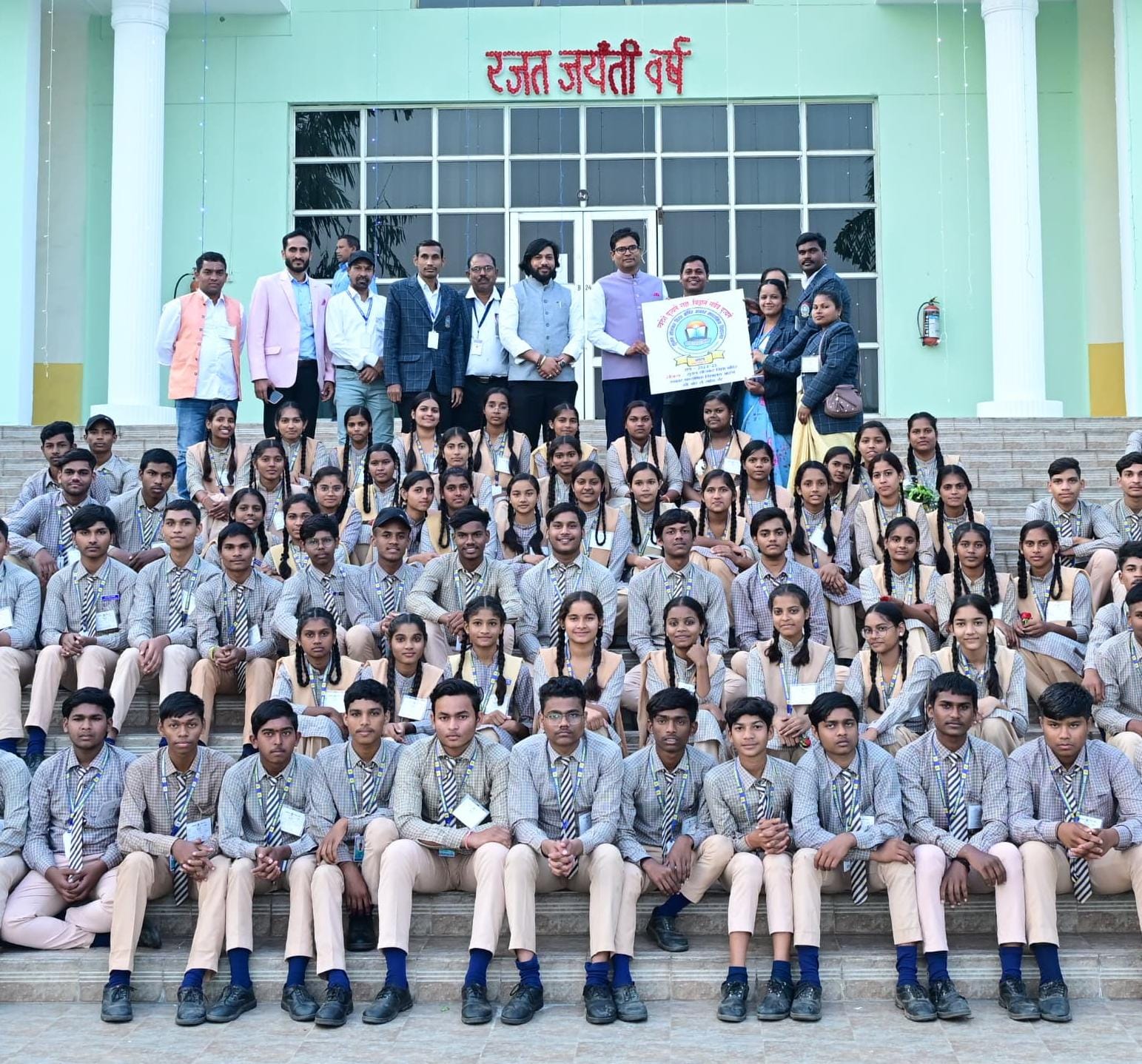 स्कूली बच्चों का विधानसभा का शैक्षणिक भ्रमण स्कूली बच्चों का विधानसभा का शैक्षणिक भ्रमण