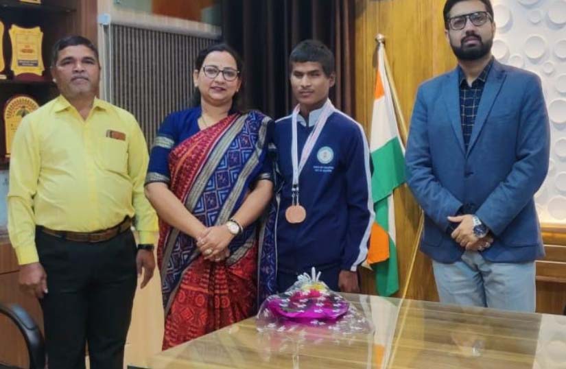 कलेक्टर श्री लंगेह ने 23वीं नेशनल ब्लाइंड स्पोर्ट्स चैंपियनशिप के खिलाड़ियों को दी बधाई कलेक्टर श्री लंगेह ने 23वीं नेशनल ब्लाइंड स्पोर्ट्स चैंपियनशिप के खिलाड़ियों को दी बधाई