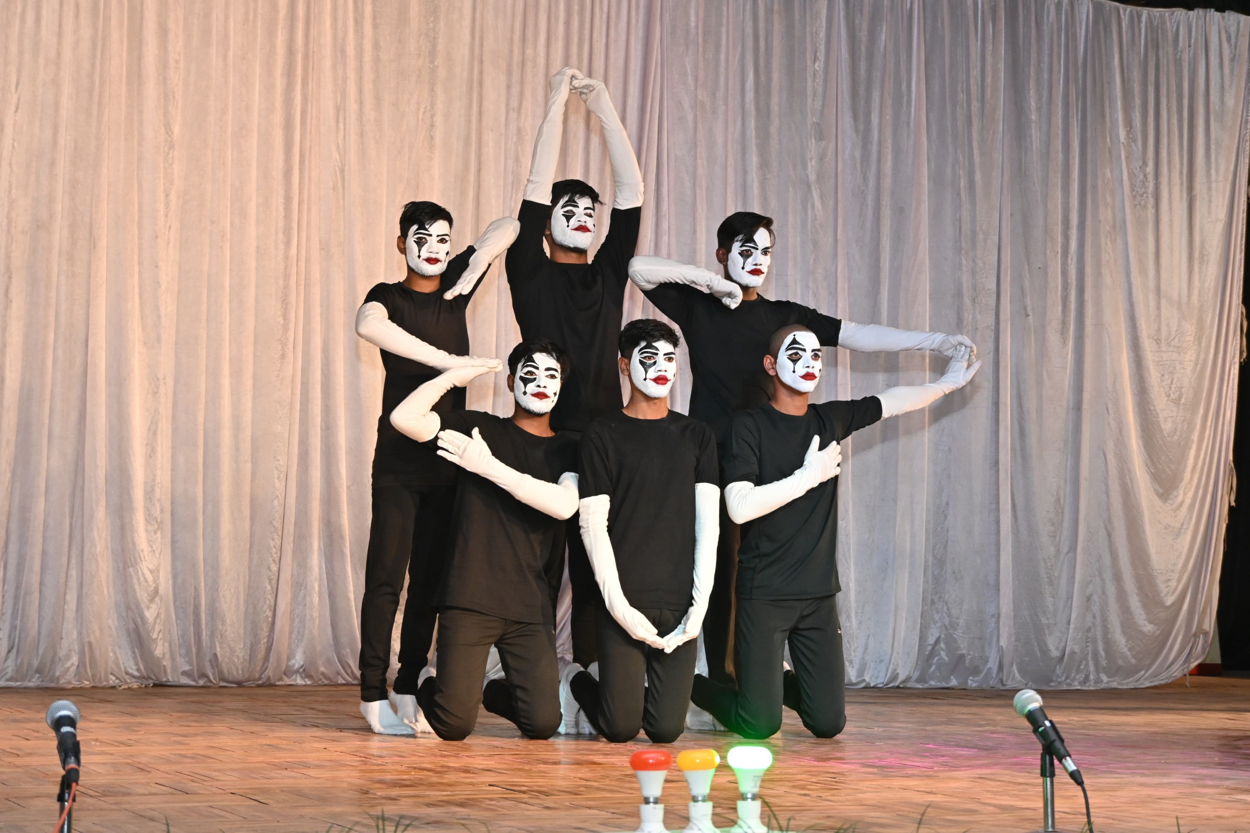 युवा महोत्सव मड़ई : कला संस्कृति की विविध रंगों से सजा रहा मड़ई - 2024 का तीसरा दिन युवा महोत्सव मड़ई : कला संस्कृति की विविध रंगों से सजा रहा मड़ई - 2024 का तीसरा दिन