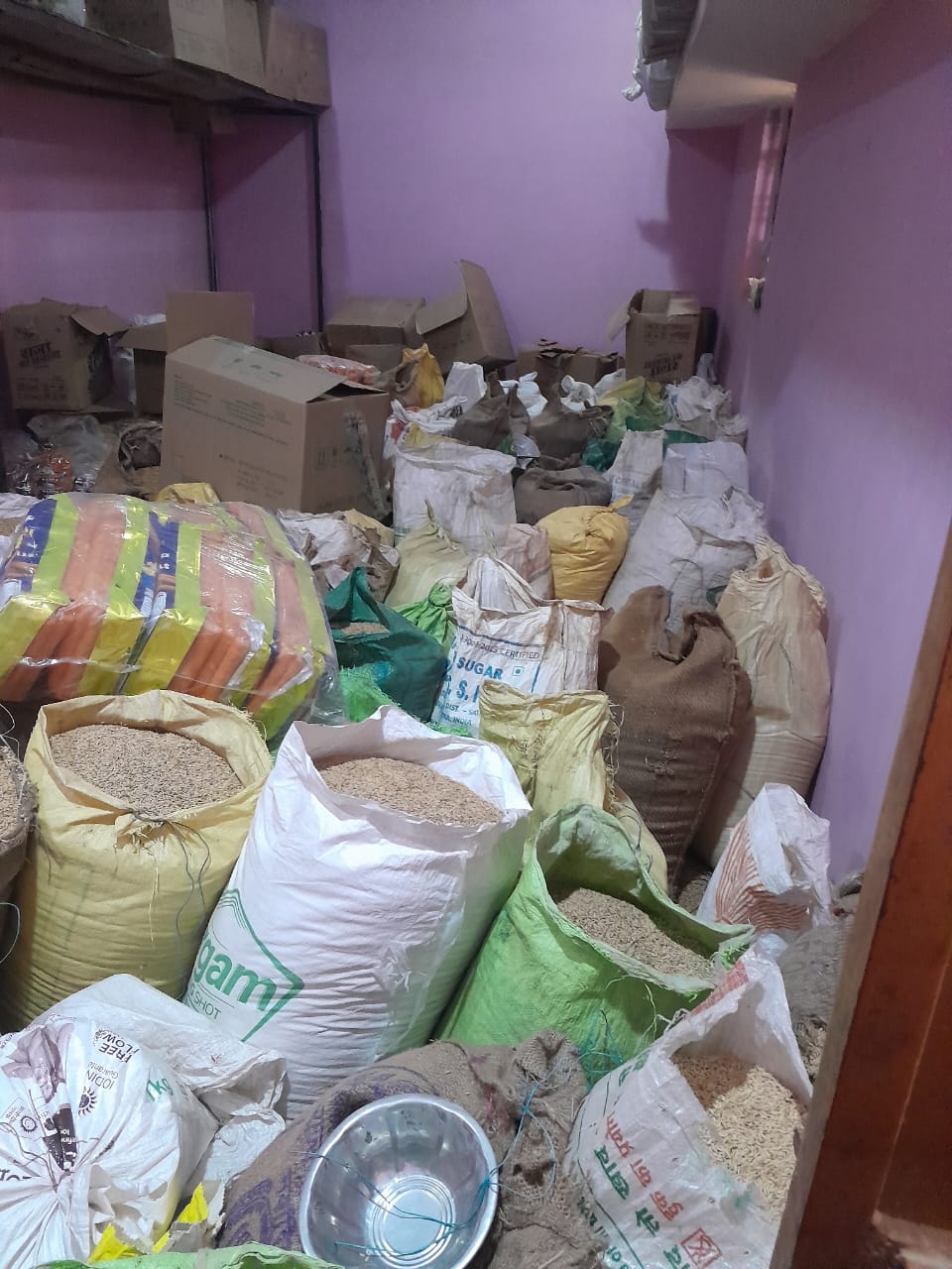 टीम ने फिर मारा छापा, 6 लाख रुपए के 164 क्विंटल धान जब्त टीम ने फिर मारा छापा, 6 लाख रुपए के 164 क्विंटल धान जब्त