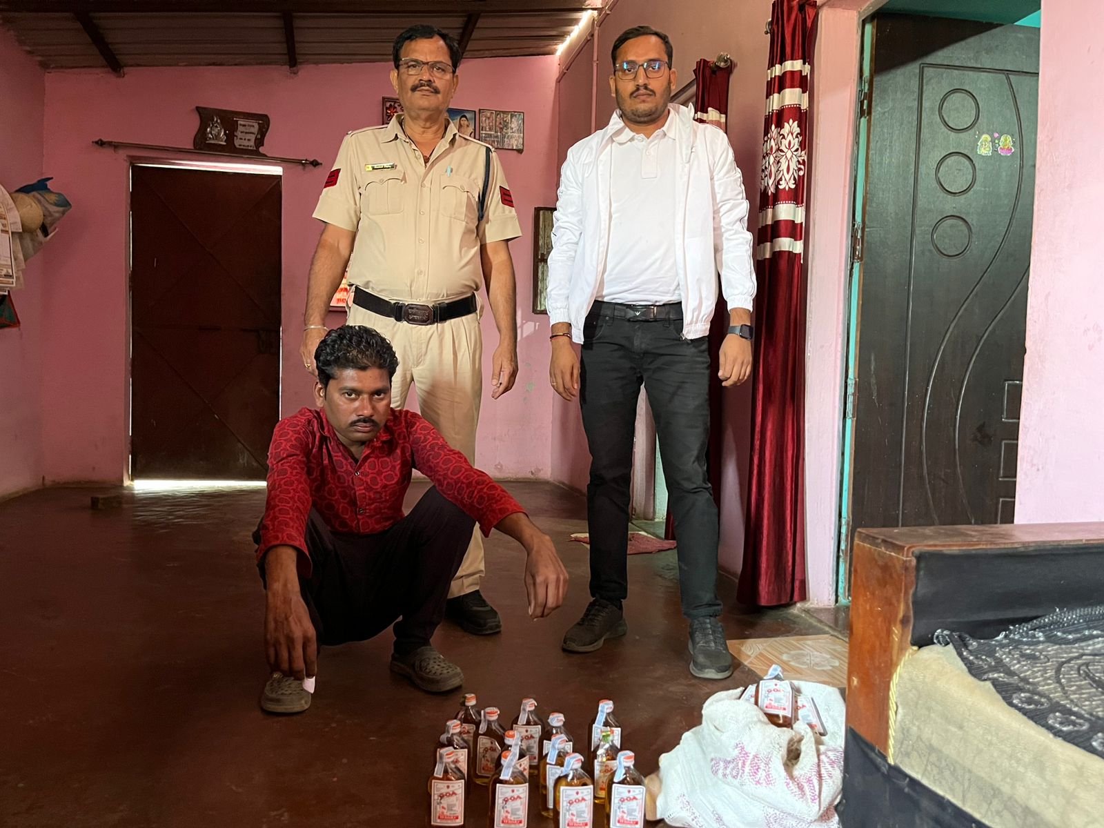 आबकारी विभाग द्वारा कायम किए गए 02 प्रकरण, आरोपी गिरफ्तार आबकारी विभाग द्वारा कायम किए गए 02 प्रकरण, आरोपी गिरफ्तार