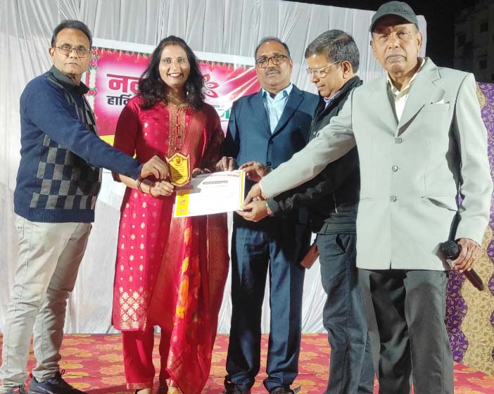 नए साल के जश्न में डूबी तालपुरी, फिल्मी गानों की धुन पर महिलाएं और युवा जमकर थिरके नए साल के जश्न में डूबी तालपुरी, फिल्मी गानों की धुन पर महिलाएं और युवा जमकर थिरके