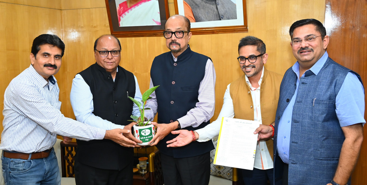 राज्यपाल श्री डेका को मिला फ्लावर शो का आमंत्रण राज्यपाल श्री डेका को मिला फ्लावर शो का आमंत्रण