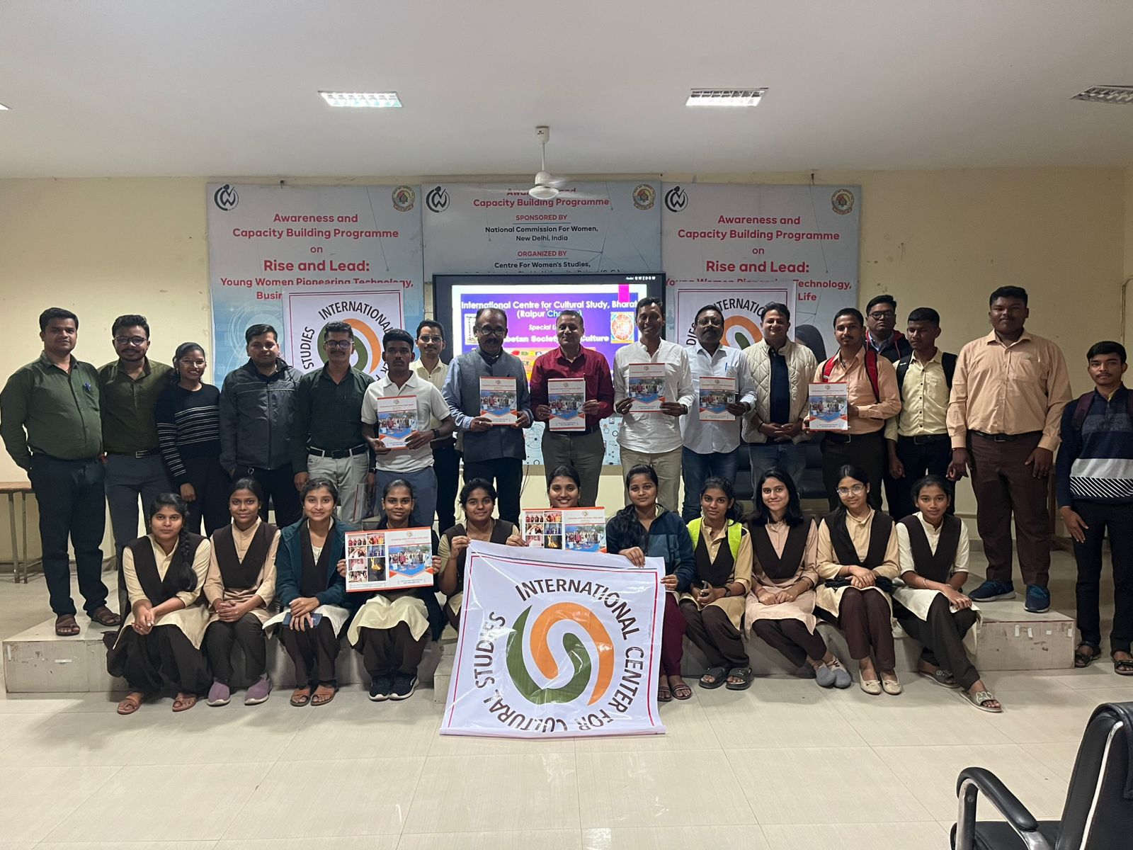 इंडिजिनस संस्कृतियों के अध्ययन और प्रचार प्रसार पर सेमिनार इंडिजिनस संस्कृतियों के अध्ययन और प्रचार प्रसार पर सेमिनार