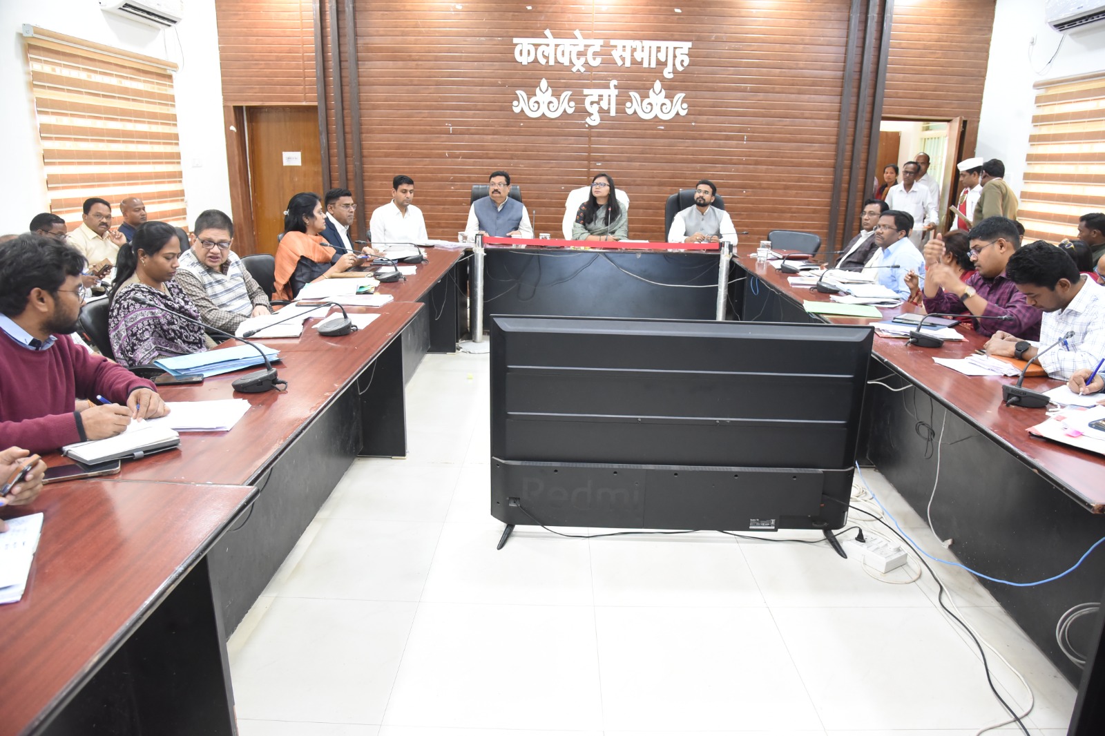 कार्यालय में लम्बे समय से अनुपस्थित कर्मचारियों की सेवाएं समाप्त की जाए- कलेक्टर सुश्री चौधरी कार्यालय में लम्बे समय से अनुपस्थित कर्मचारियों की सेवाएं समाप्त की जाए- कलेक्टर सुश्री चौधरी