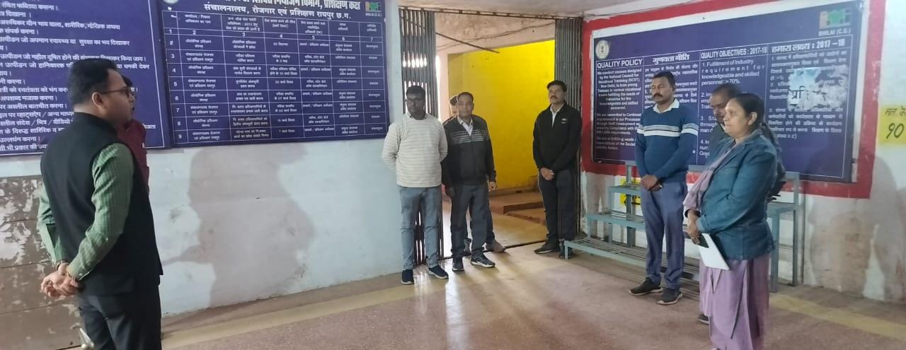 संचालक, तकनीकी शिक्षा एवं रोजगार ने भिलाई आईटीआई का किया औचक निरीक्षण संचालक, तकनीकी शिक्षा एवं रोजगार ने भिलाई आईटीआई का किया औचक निरीक्षण