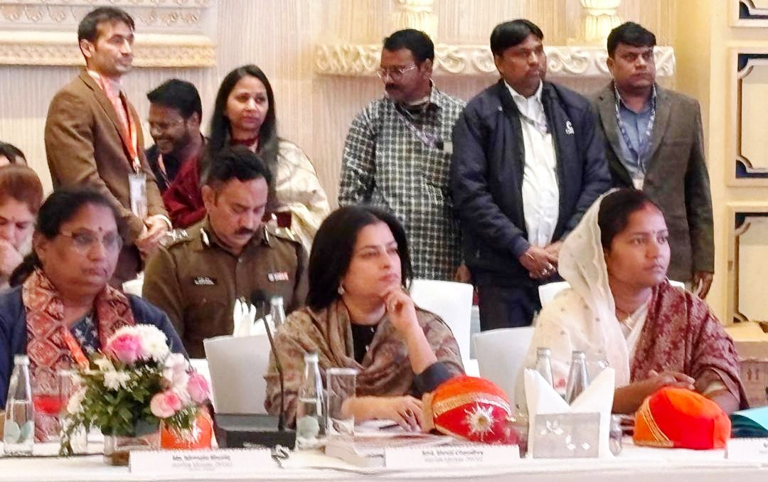महिला एवं बाल विकास मंत्री राजवाड़े चिंतन शिविर में हुई शामिल महिला एवं बाल विकास मंत्री राजवाड़े चिंतन शिविर में हुई शामिल