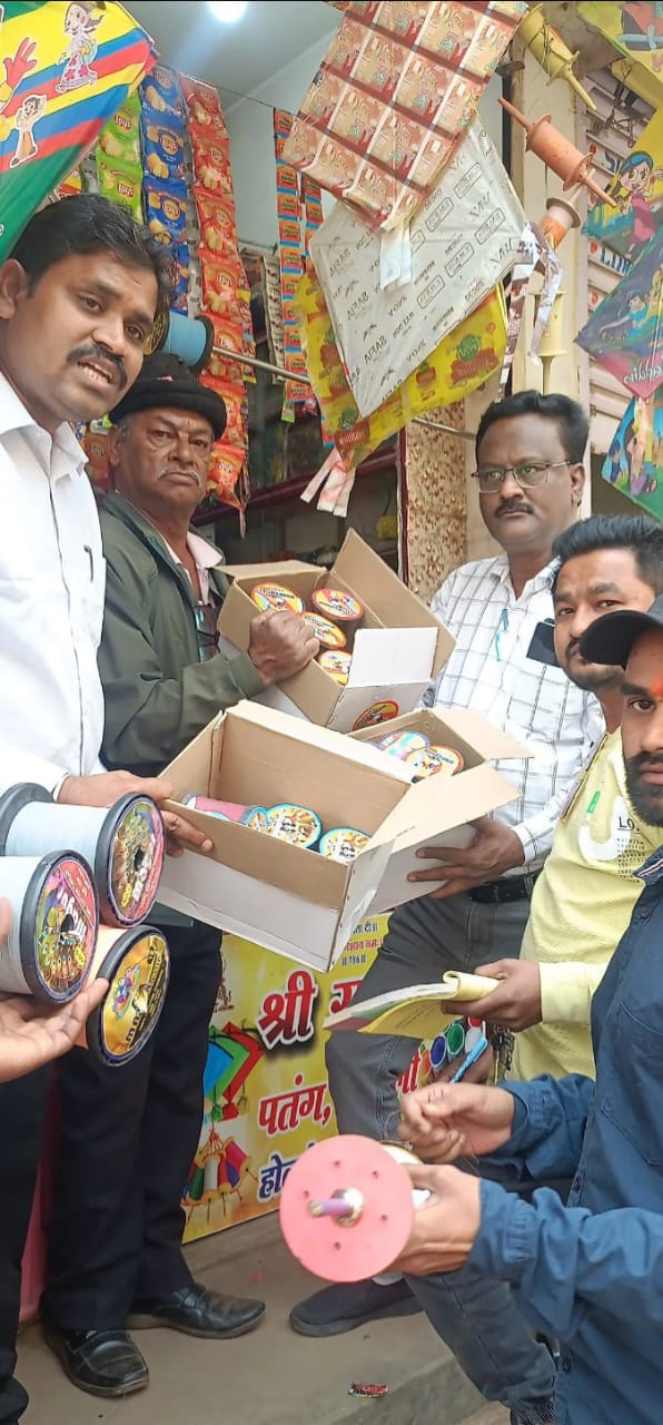 चाइनीस नायलॉन मांजा पर बड़ी कार्रवाई चाइनीस नायलॉन मांजा पर बड़ी कार्रवाई