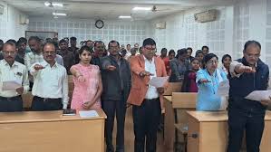 निगम भिलाई में मतदाता जागरूकता को लेकर शपथ दिलाई आयुक्त ने निगम भिलाई में मतदाता जागरूकता को लेकर शपथ दिलाई आयुक्त ने