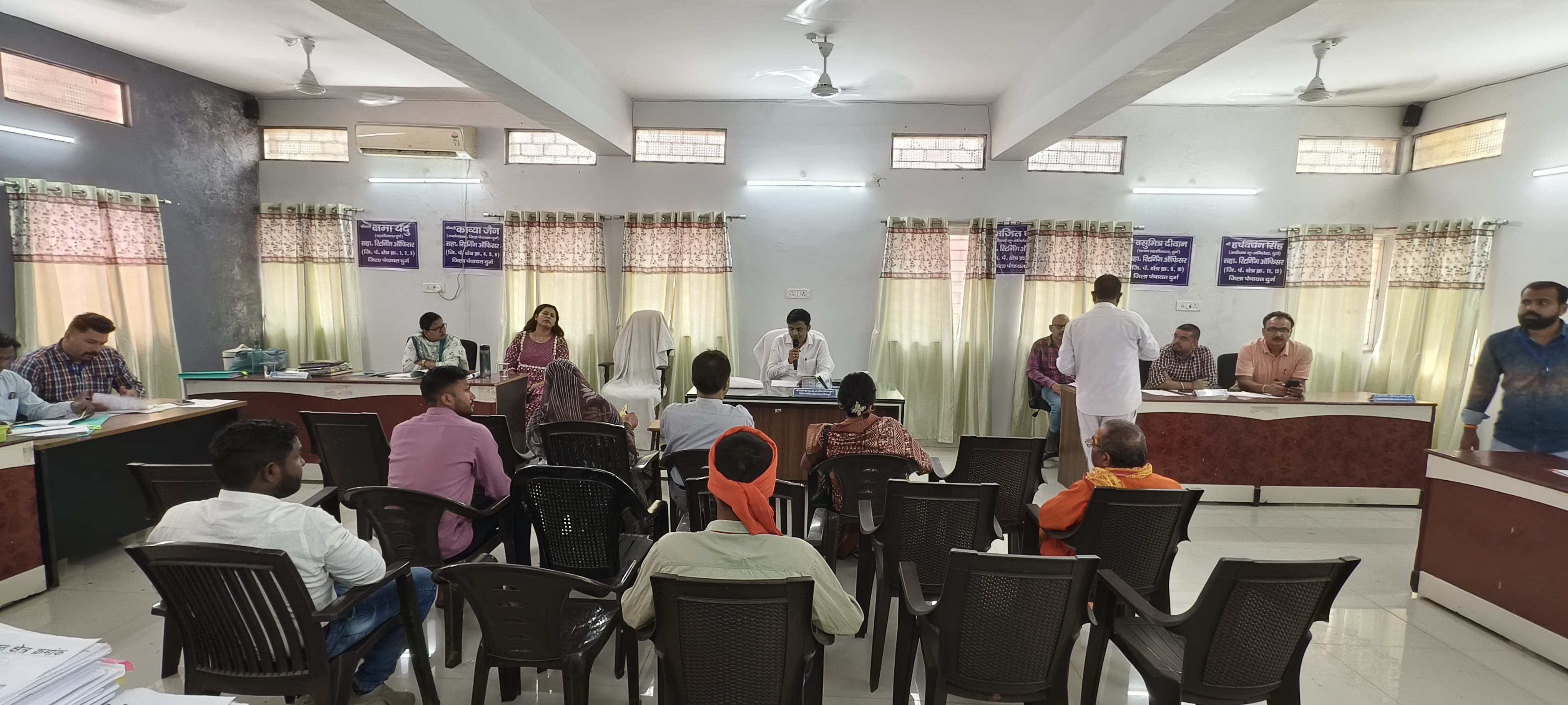 रिटर्निंग ऑफिसर ने की नामांकन पत्रों की संवीक्षा, सभी अभ्यर्थियों के नामांकन स्वीकृत रिटर्निंग ऑफिसर ने की नामांकन पत्रों की संवीक्षा, सभी अभ्यर्थियों के नामांकन स्वीकृत