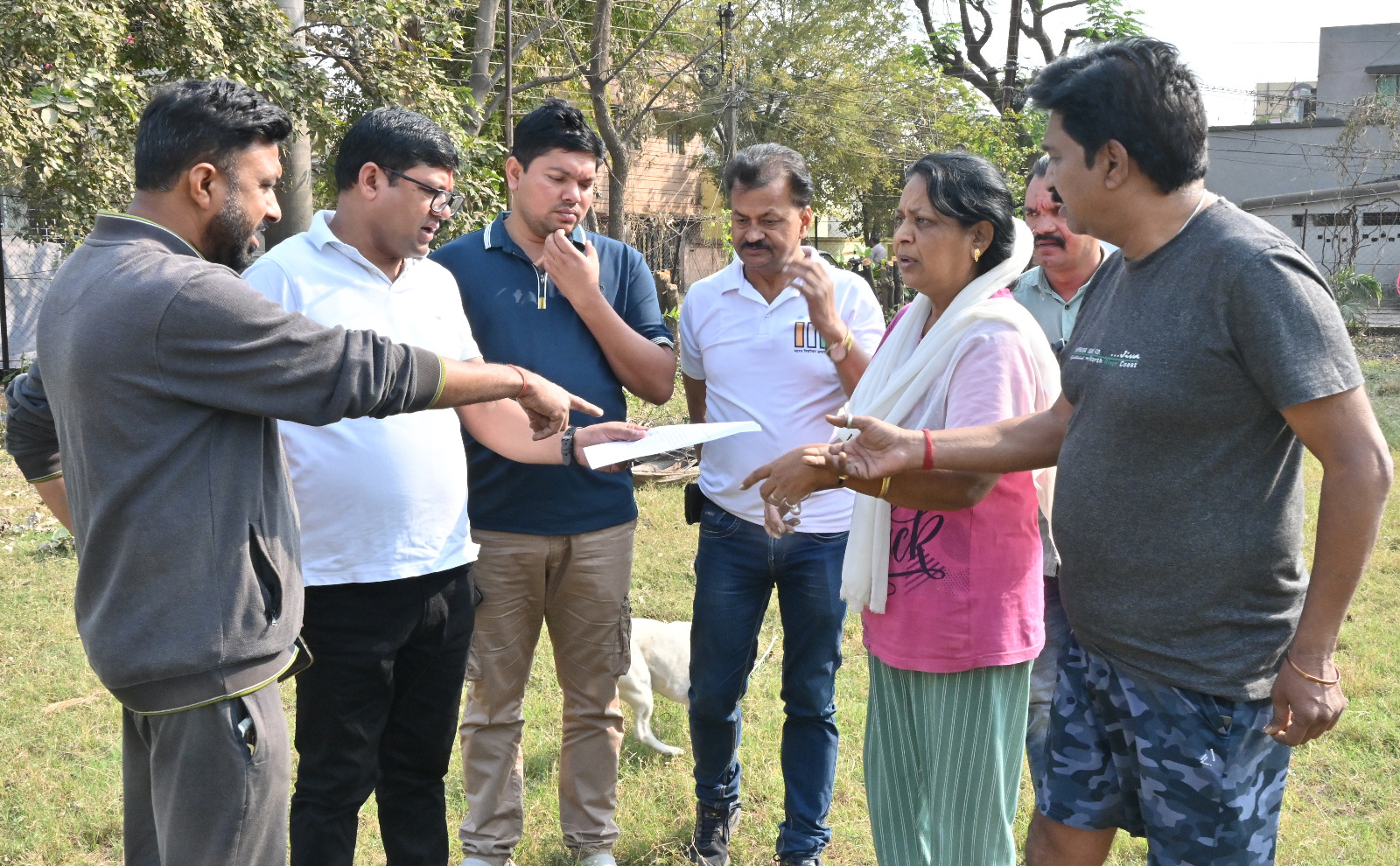 स्मृति नगर उद्यान में हरे-भरे पेड़ काटने की लिखित शिकायत थाने एवं वनमण्डल में की गई स्मृति नगर उद्यान में हरे-भरे पेड़ काटने की लिखित शिकायत थाने एवं वनमण्डल में की गई