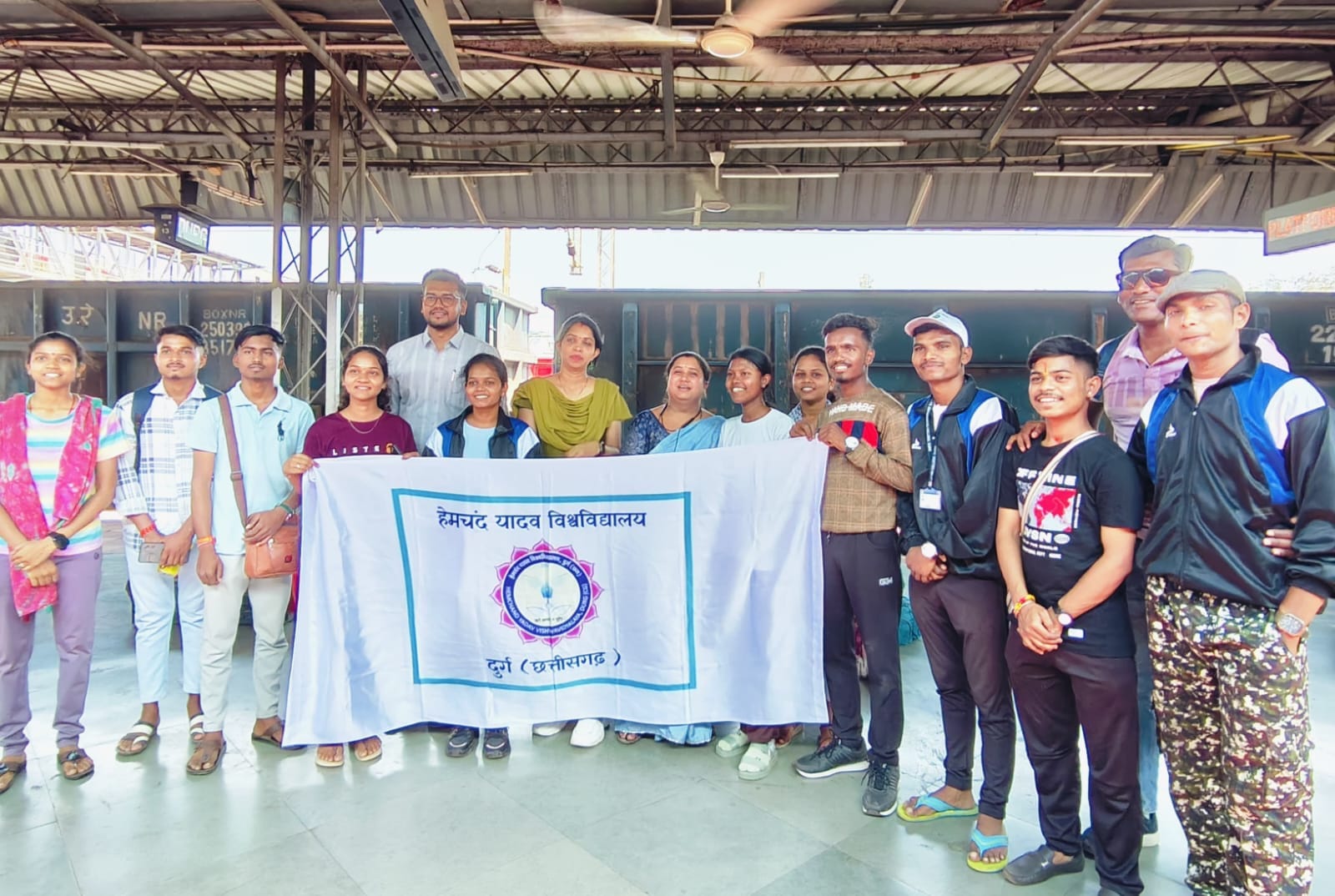 नेशनल युवा उत्सव 2025 में शामिल होने हेमचंद यादव विश्वविद्यालय की टीम रवाना नेशनल युवा उत्सव 2025 में शामिल होने हेमचंद यादव विश्वविद्यालय की टीम रवाना