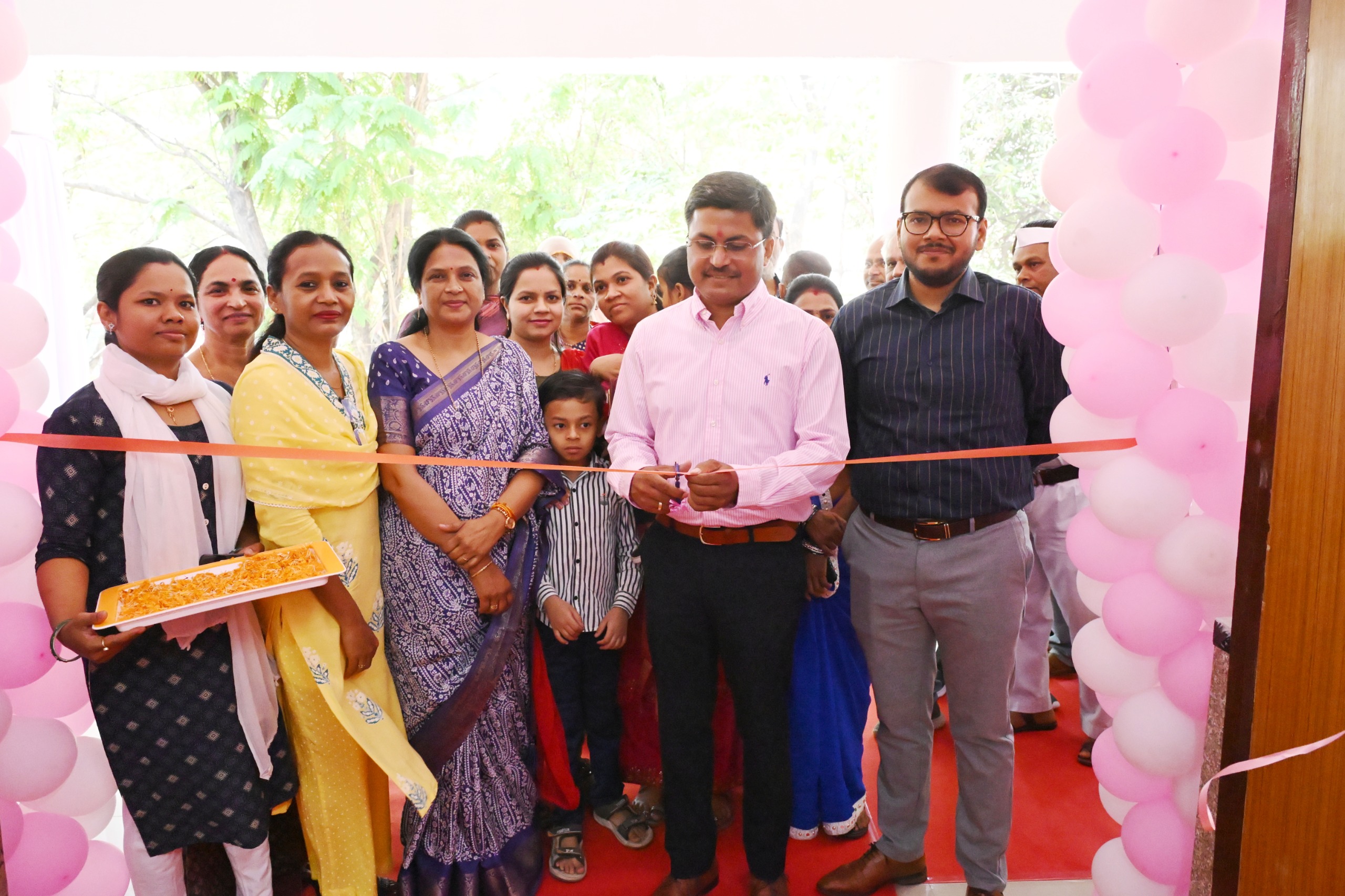 जिला कार्यालय की महिलाओं के लिए यादगार बना अंतरर्राष्ट्रीय महिला दिवस जिला कार्यालय की महिलाओं के लिए यादगार बना अंतरर्राष्ट्रीय महिला दिवस