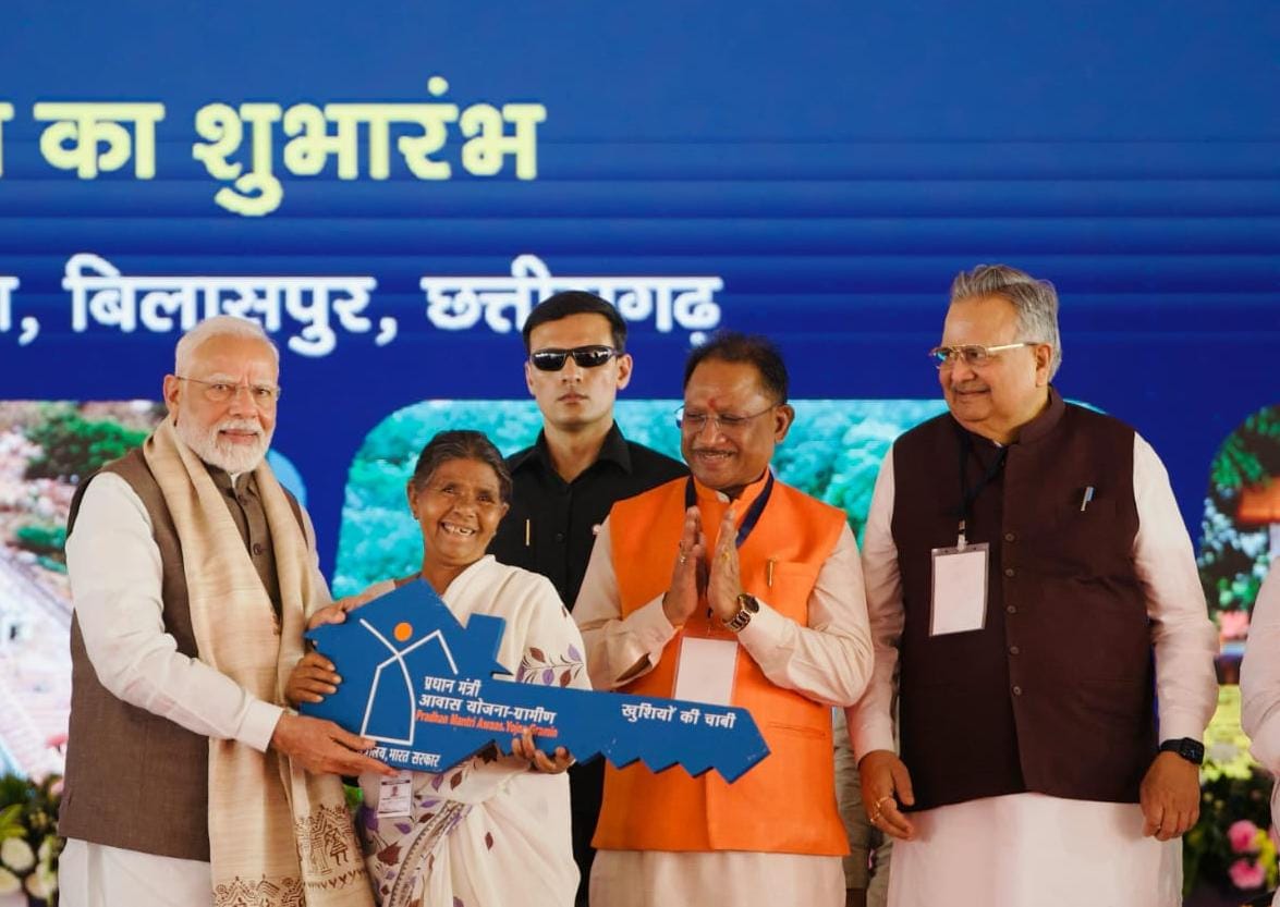 प्रधानमंत्री नरेंद्र मोदी से मिली छत्तीसगढ़ को 33 हजार 700 करोड़ रुपए की विकास परियोजनाओं की सौगात: मुख्यमंत्री विष्णुदेव साय ने जताया आभार प्रधानमंत्री नरेंद्र मोदी से मिली छत्तीसगढ़ को 33 हजार 700 करोड़ रुपए की विकास परियोजनाओं की सौगात: मुख्यमंत्री विष्णुदेव साय ने जताया आभार